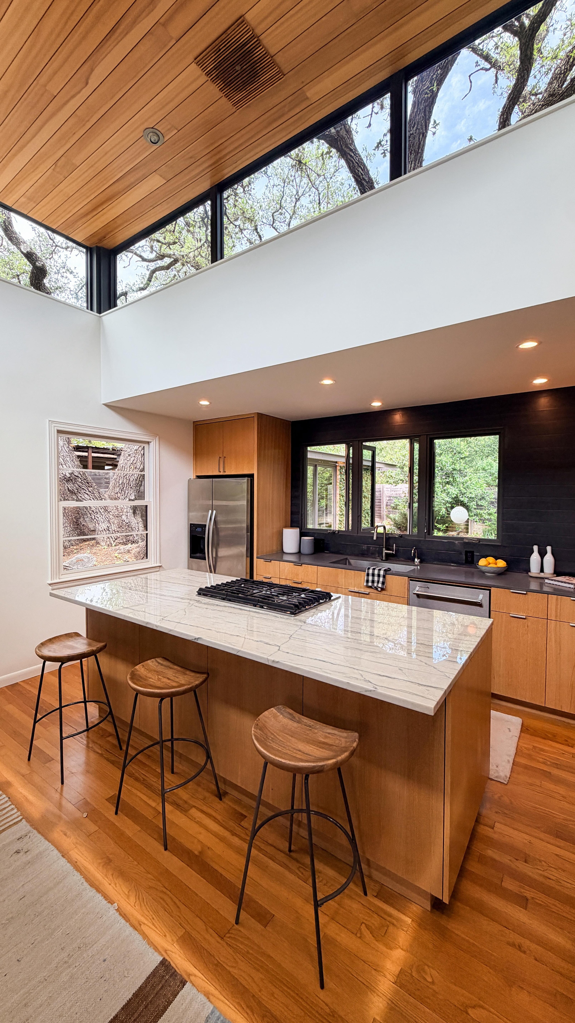Saw this one last week and knew it wouldn’t last.
Walked in today… already in multiple offers.
And the moment you step inside, it all makes sense.
The lighting is everything. ✨
Here’s what most buyers miss…
a lot of the best homes never even hit the market.
If you’re looking for something special, I can get you in early. Send me a message.
#eastaustin #eastaustinhomes #austinrealestate #austinrealtor #atxrealestate
LA: @meghanhughes.realtor
