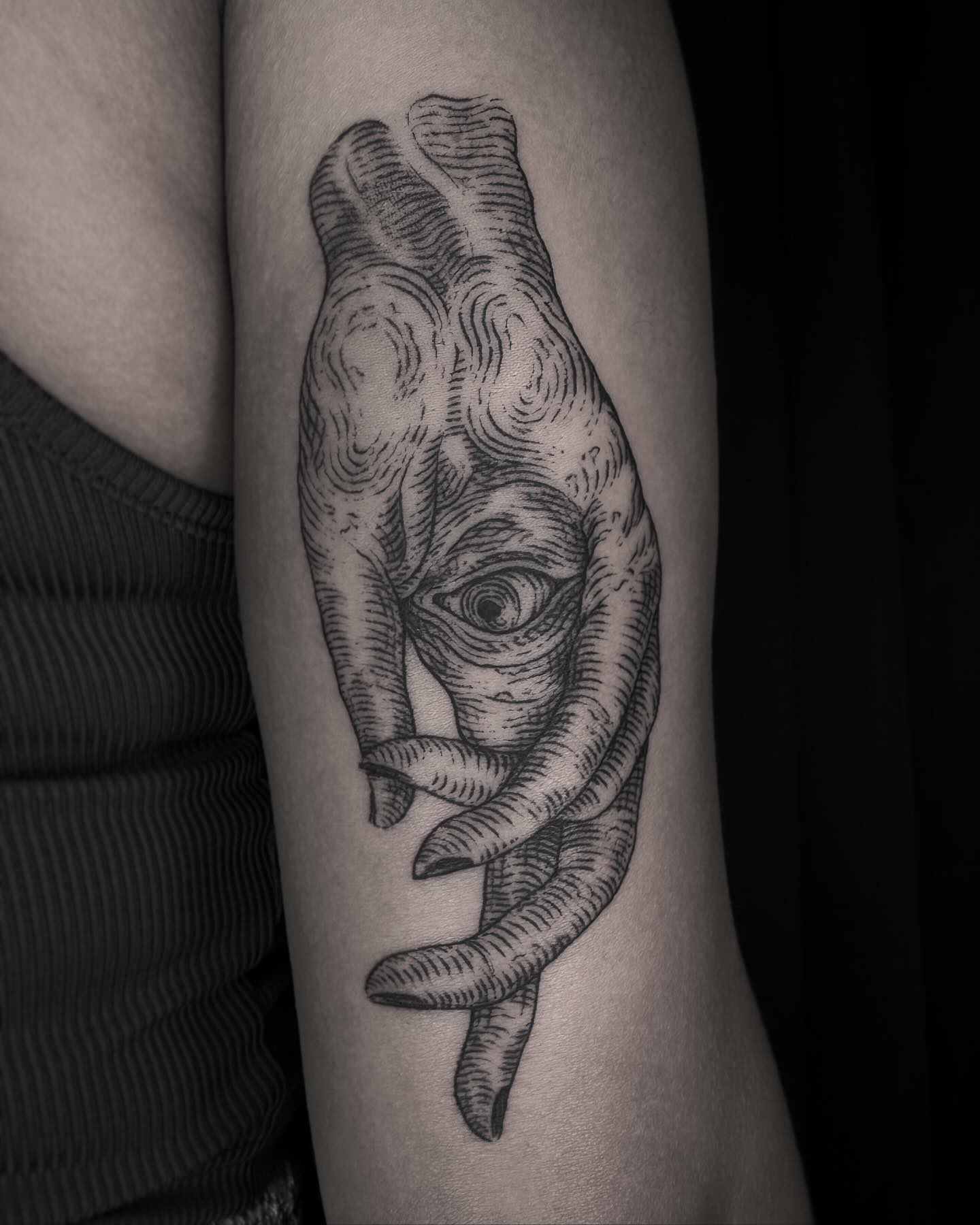 • AS ABOVE SO BELOW •
Appreciate you stopping by the studio Luna!
.
.
.
.
.
#hermetic #tattoo #tattoos #tattooer #utahtattooartist #slctattoos #ink #blackwork #blackworkers #slcartist #etching #etchingtattoo #engravingtattoo #engraverstattoo #woodcuttattoo #finelinetattoo #slcart