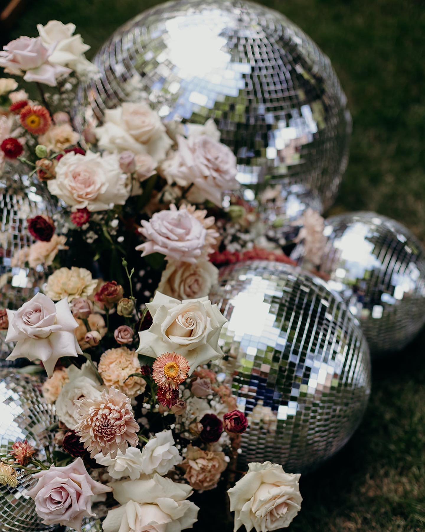 Love a disco moment! 🪩 Finally getting around to sharing some amazing details from Annie & Bo’s big day!