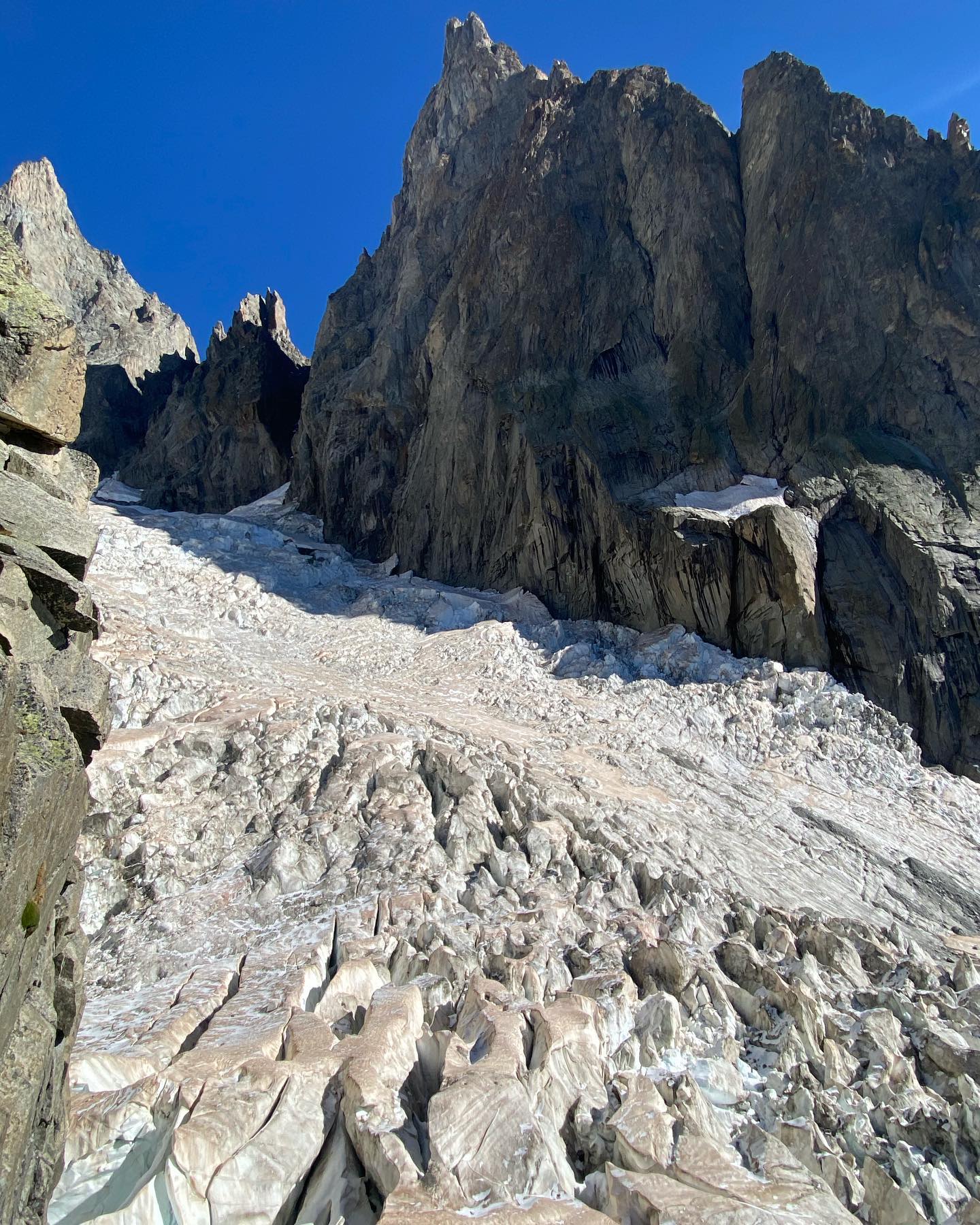 Aiguille Croux 🔝☀️ #climbing #noire #monzino #rock #nature #sunny #holiday #action #active #friend