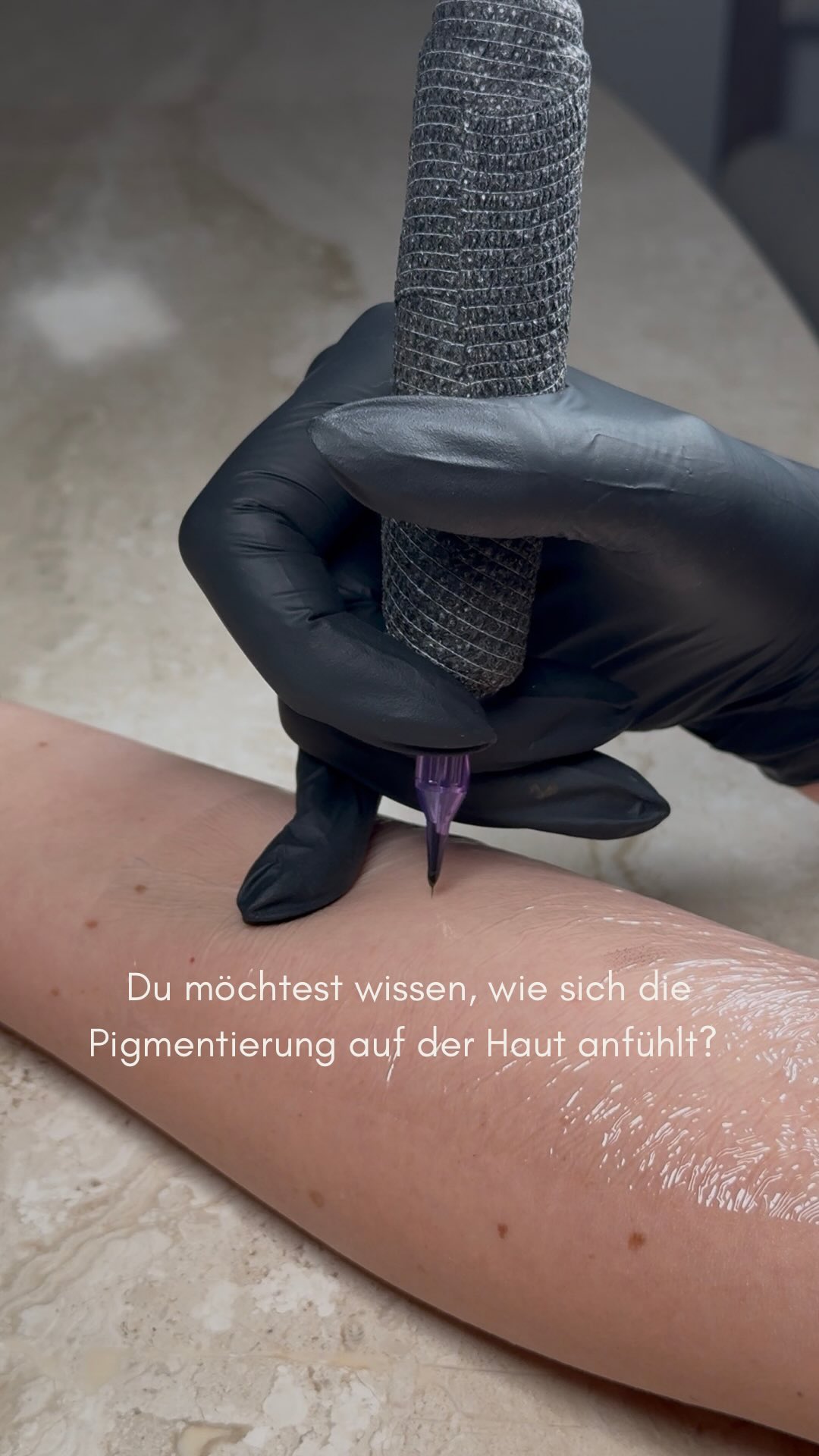 Du möchtest wissen, wie sich deine Pigmentierung auf der eigenen Haut anfühlt?
Die Lösung? Second Skin! 👀
Durch die dünne Schutzschicht kannst du ein perfektes Gefühl für die Nadelführung entwickeln, ohne deine Haut zu pigmentieren. ❌
#pmu #pmubrows #powderbrowsmünchen #hairstrokes #cosmeticsmunich