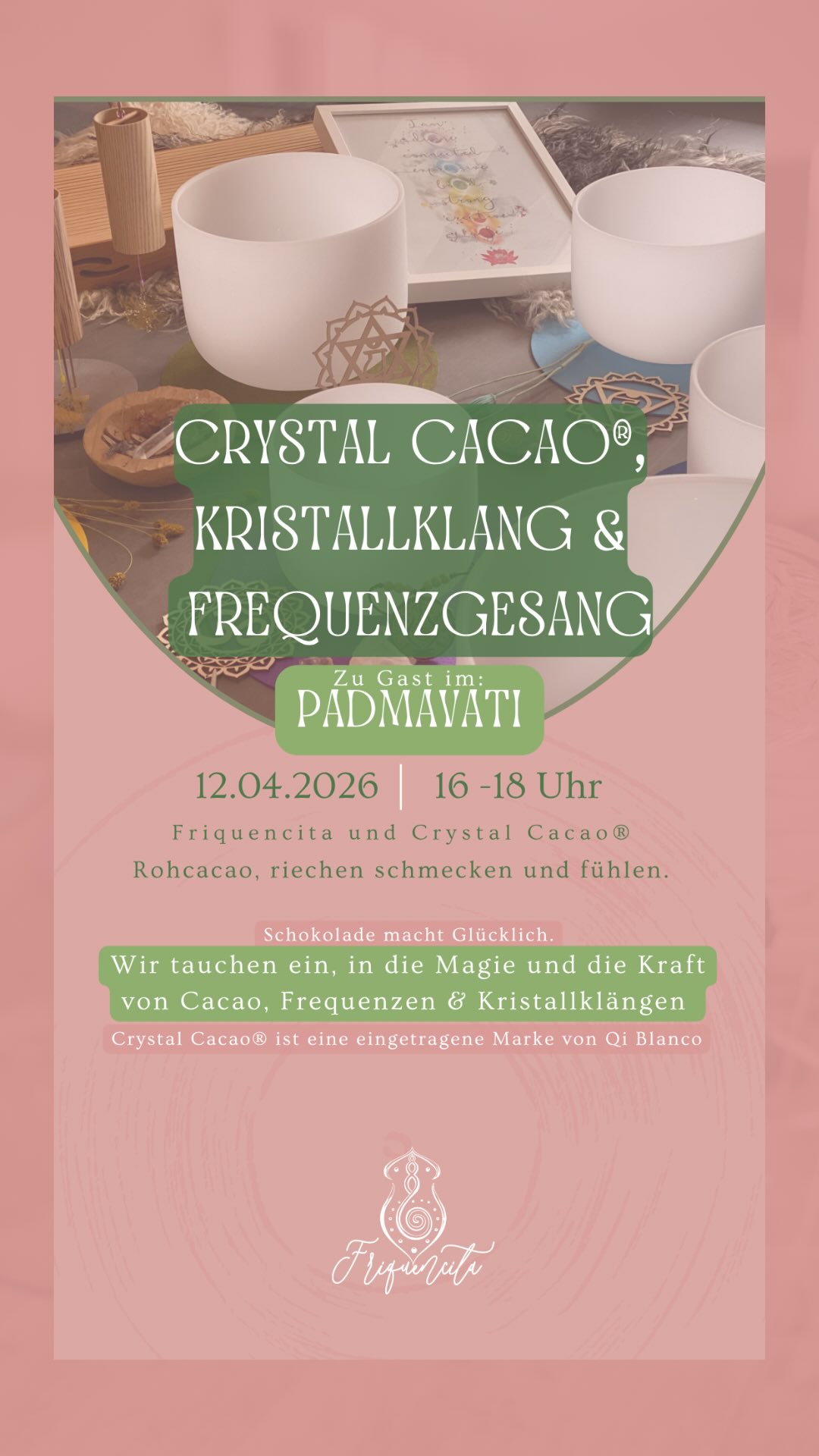 Manchmal braucht es gar nicht viel, um wieder bei sich selbst anzukommen.
Ein warmer Raum. Ein ehrlicher Moment. Ein Schluck Kakao. Ein Klang, der dich berührt.
Am 12. April öffnen wir im @padmavati_ayurveda wieder einen solchen Raum.
Wir beginnen mit Crystal Cacao®️ von @qiblanco, einem besonderen Rohkakao, der mit seiner feinen hochschwingenden Energie Herz und Sinne öffnet. Während du ihn riechst, schmeckst und bewusst wahrnimmst, darf dein Körper langsam ankommen und dein Geist ruhiger werden.
Von dort aus tauchen wir gemeinsam tiefer ein.
Die Kristallklänge der Schalen beginnen zu schwingen, Frequenzen bewegen sich durch den Raum und meine Stimme nimmt dich mit in einen Klangraum, der dich sanft nach innen führt. Manchmal still, manchmal berührend, manchmal überraschend weit.
Dieser Nachmittag ist für dich, wenn du dir eine kleine Auszeit vom Alltag schenken möchtest, wenn du dich nach Ruhe, Verbindung und einem Moment des echten Spürens sehnst.
Ein Raum für Genuss, für Entspannung und für das Erinnern an deine eigene innere Schwingung.
Wenn du dabei sein möchtest, melde dich gern direkt bei mir.
Ich freue mich auf diesen gemeinsamen Nachmittag.
12.04.2026
16 bis 18 Uhr
Padmavati Düsseldorf
#kakaozeremonie #frequenzarbeit #kristallklang #bewusstseinsarbeit #innerestimme
