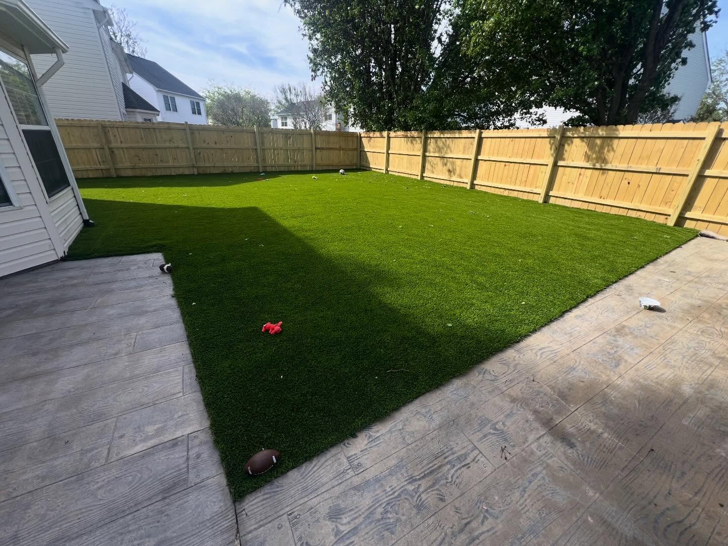 🌿 Just finished another fence + artificial turf install!
Always-green space — no more mowing or watering!
Ready for BBQs, kids, and dogs.
DM us for a free quote!
#TurfsUpContracting #ArtificialTurf #FenceInstall