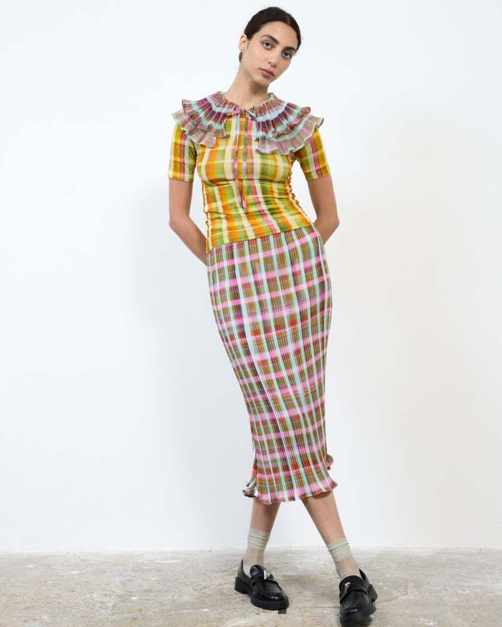 JULIA HEUER #SS26 is OUT NOW - “Echo Grain” captures the joyous bounce of hand-rolled pleats, zesty spring colours and a haze of trippy florals across shimmering and translucent textiles. Julia Heuer is the eccentric master of ancient Japanese textile techniques and mashed up in-house prints.
•
The Sui jersey top with the Milla Pleated skirt both in Tarek print with Winnie Pleated collar @julia__heuer
•
Photo @toby.st
Model @shahdrezkana
•
#juliaheuer #parisfashionweek #contemporaryfashion #luxury #nichebrands #shibori #pleats #printdesigner #print #luxurylabels #artisanal #artisanalfashion #luxuryretail #avantgardefashion #fashion #recycledtextiles