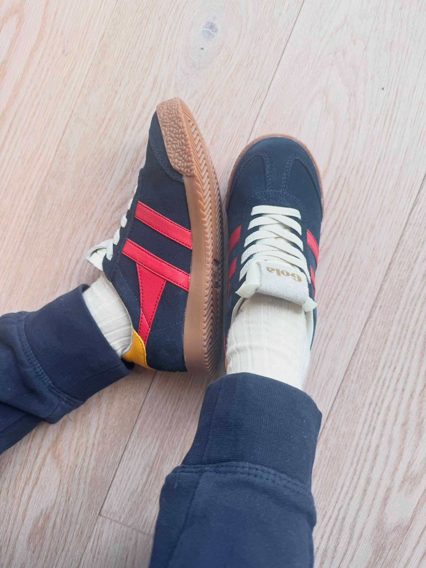 Neue Styles für kleine Entdecker 👟✨
Die Kinder-Modelle von Gola sind jetzt bei uns im Laden angekommen!
Bequem, robust und richtig stylisch – perfekt für Schule, Spielplatz und alle großen Abenteuer dazwischen.
Kommt vorbei und entdeckt die neuen Lieblingsschuhe für eure Kids 💛
Kampa Schuhe in Freising
Schuhhaus Moosbauer in Erding
#Gola #Kinderschuhe #Erding #schuhgeschäft #Freising