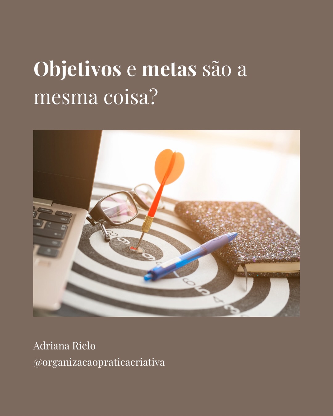 Objetivos e metas são a mesma coisa?
Entenda a diferença entre eles e seus papéis.
Objetivos e metas caminham juntos, conversam entre si, mas cumprem papéis diferentes na construção de qualquer caminho.
Objetivo é o que se quer. Ele nasce do desejo, do valor, daquilo que faz sentido para você. É onde o coração aponta antes mesmo da mente organizar os passos. Ele responde à pergunta: para onde eu quero ir?
Já meta é o objetivo que ganhou tempo, forma e medida. A meta responde à pergunta: quando e como saberei que estou chegando lá? Um exemplo simples de entendimento: se o objetivo é ter mais saúde, a meta pode ser “treinar três vezes por semana durante os próximos três meses” ou “reduzir medidas em X centímetros até tal data”.
Entre o que se quer e o tempo necessário para alcançar, existe um espaço fundamental: o caminho. Nessa jornada entram os desafios e os métodos. Os desafios são os imprevistos que acontecem durante o percurso. Eles não pedem desistência, mas consciência. Os métodos são as pontes entre intenção e resultado. São as estratégias, hábitos, rotinas, escolhas diárias. Um bom método respeita quem você é agora, não apenas quem você deseja se tornar. Precisa ser possível, sustentável e adaptável.
Portanto, objetivos são propósitos de vida que se transformam em metas através de métodos e desafios.
Quando um destes elementos falta, o processo se desequilibra. Objetivos sem metas viram sonhos perdidos e metas sem objetivos se tornam obrigações vazias. Métodos e desafios sem propósito cansam e desanimam.
Agora, quando tudo se alinha, o caminho deixa de ser apenas sobre chegar e passa a ser sobre se tornar.
A cada meta cumprida, você se fortalece e cria mais confiança. Aos poucos, também percebe que o maior resultado não está só no destino, mas está na pessoa que você constrói e vira enquanto caminha.
#PersonalOrganizer #Organização #DicaDeOrganização #objetivo #meta
