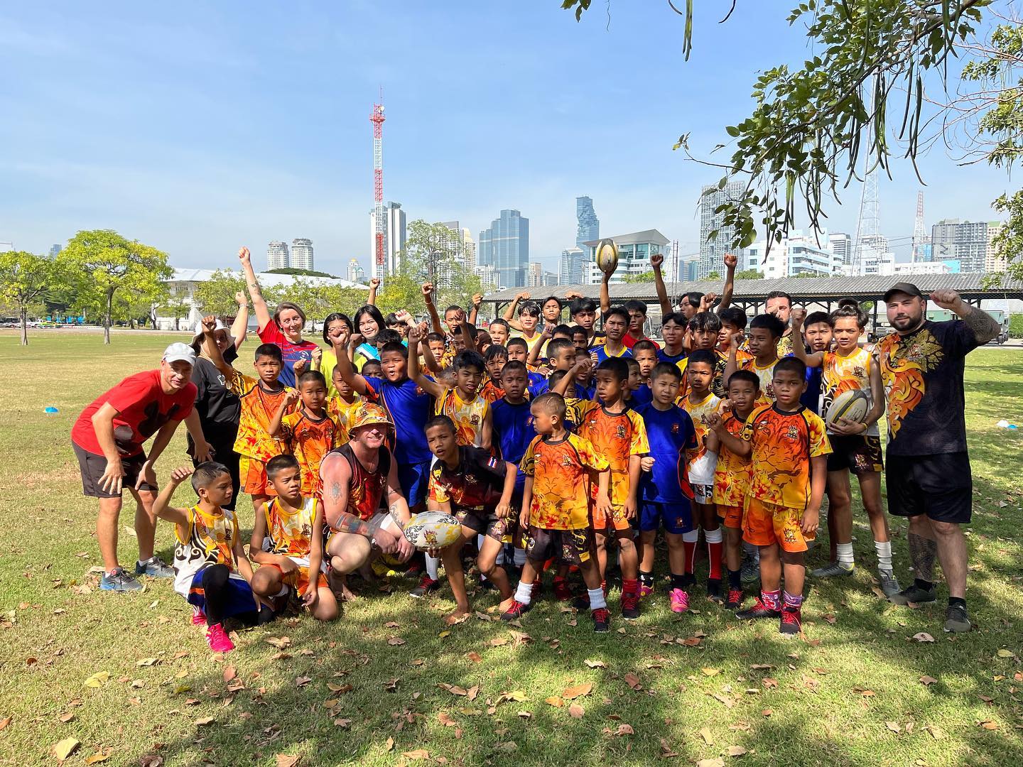 After almost 2 years of not being able to see the kids or run our program, we are now back in full swing!! With almost 50 kids today and 15 of them being new, we were able to hold our first session back. The kids had a good run around learning the game and getting back to basics.
We will be working hard over the next few months to get ourselves ready for the @bangkok10s 2023.
#naksuurugbyacademy #naksuurugby #naksuu #rugby #worldrugby #thailandrugby #youth #kids #fun #grassrootsrugby #charity #underprivledgedchildren #bangkok #thailand