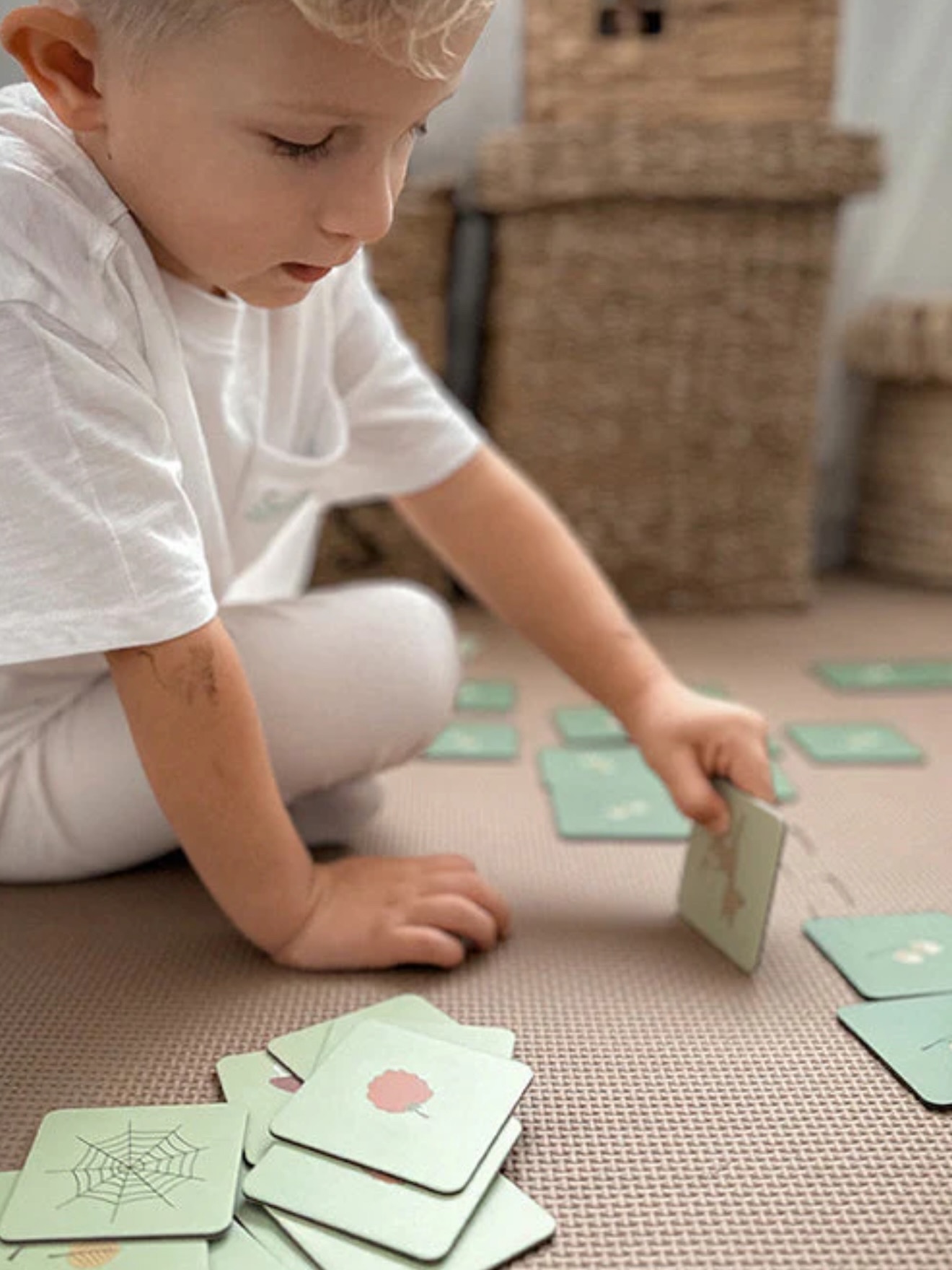 Where did Mr Moose go? 🦌😍🍄🐾
A fun memory game for little ones and the whole family match the pairs, take turns and see who remembers best.
Play, laugh and learn together 🤍
🛒 Available at www.irandehorizons.com
⚡ Also on Wolt Limassol for fast delivery
#irande #jabadabado #kidsplay
#familytime #learningthroughplay