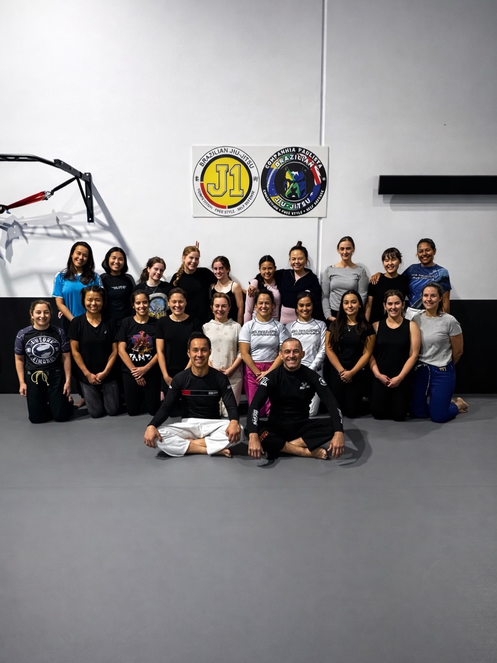 What an incredible Women’s Self-Defence BJJ Seminar! 🙌🔥
So proud of every single one of you who showed up, stepped out of your comfort zone, and gave your best on the mats. I truly hope you enjoyed every position, every escape, every attack, and every defence we trained together.
Jiu Jitsu is more than a sport, it’s confidence, awareness, and the ability to protect yourself. It can truly make a difference when it matters most. 💪
Keep training, keep believing, and never underestimate your strength. You are capable of so much more than you think!
Thank you all for being part of this amazing experience, this is just the beginning! 🚀
#WomensSelfDefence #BJJ #JiuJitsu #Empowerment #Confidence StrongerTogether Just1BJJ @cpabjj