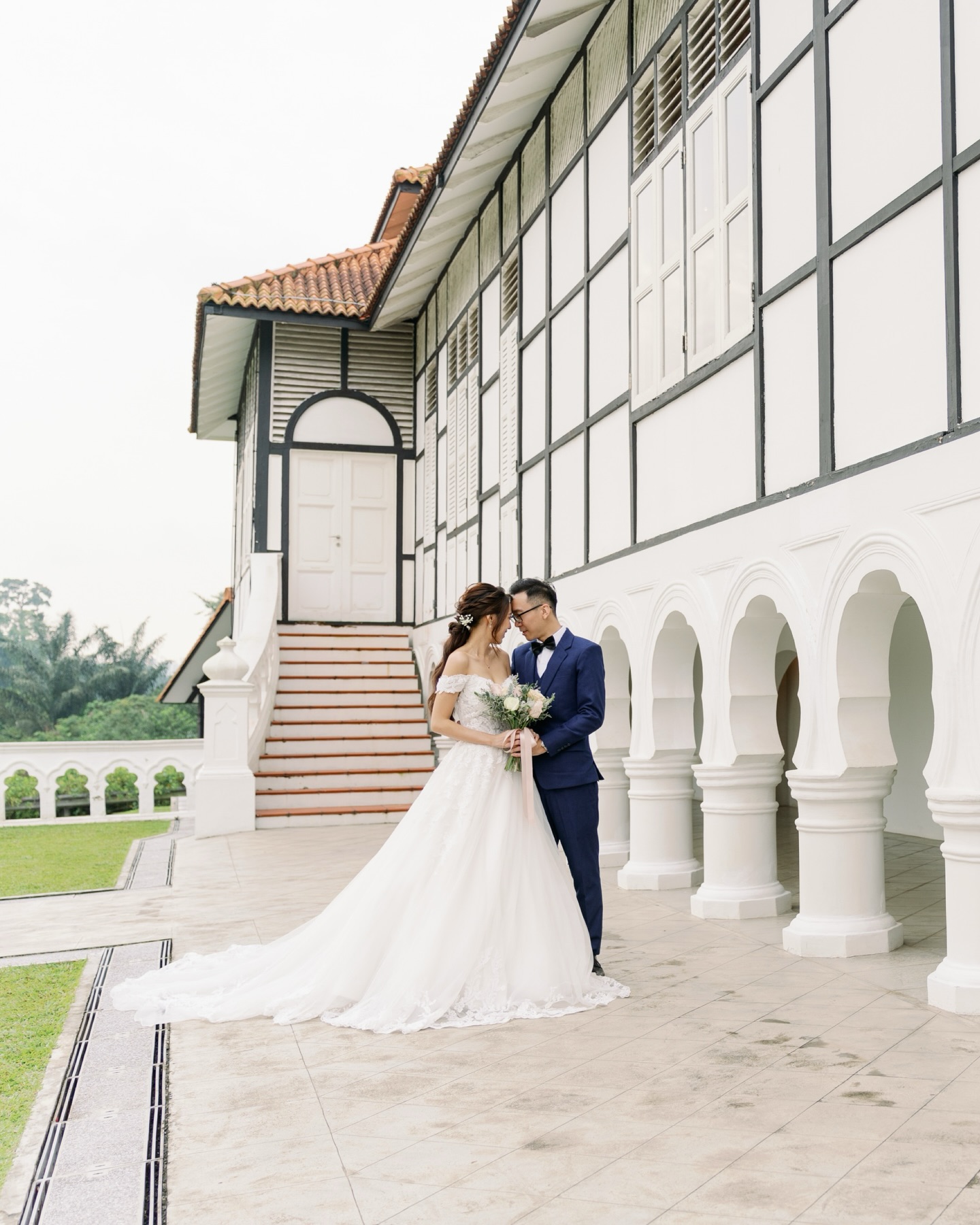 Where architecture and love meet. Singapore witnessed the start of forever.
#SingaporeWedding #WeddingInSingapore #DestinationWedding #WeddingPhotography #peachfroststudio