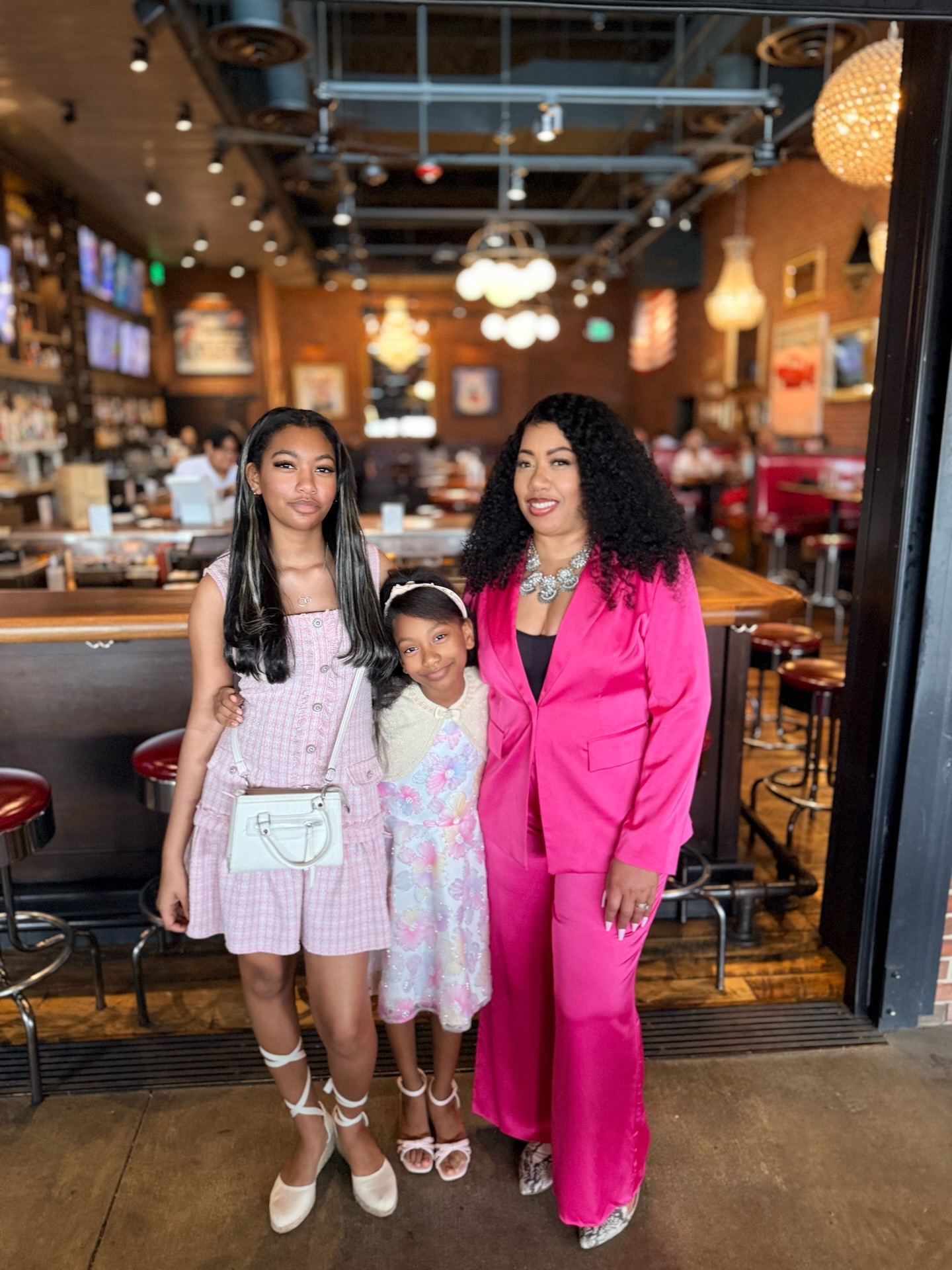 A beautiful Easter Sunday spent in love, gratitude, and togetherness. From Resurrection service to a joyful brunch celebration and an afternoon Easter egg hunt… a day truly cherished with family and friends 💕
How did you spend your Easter Sunday?