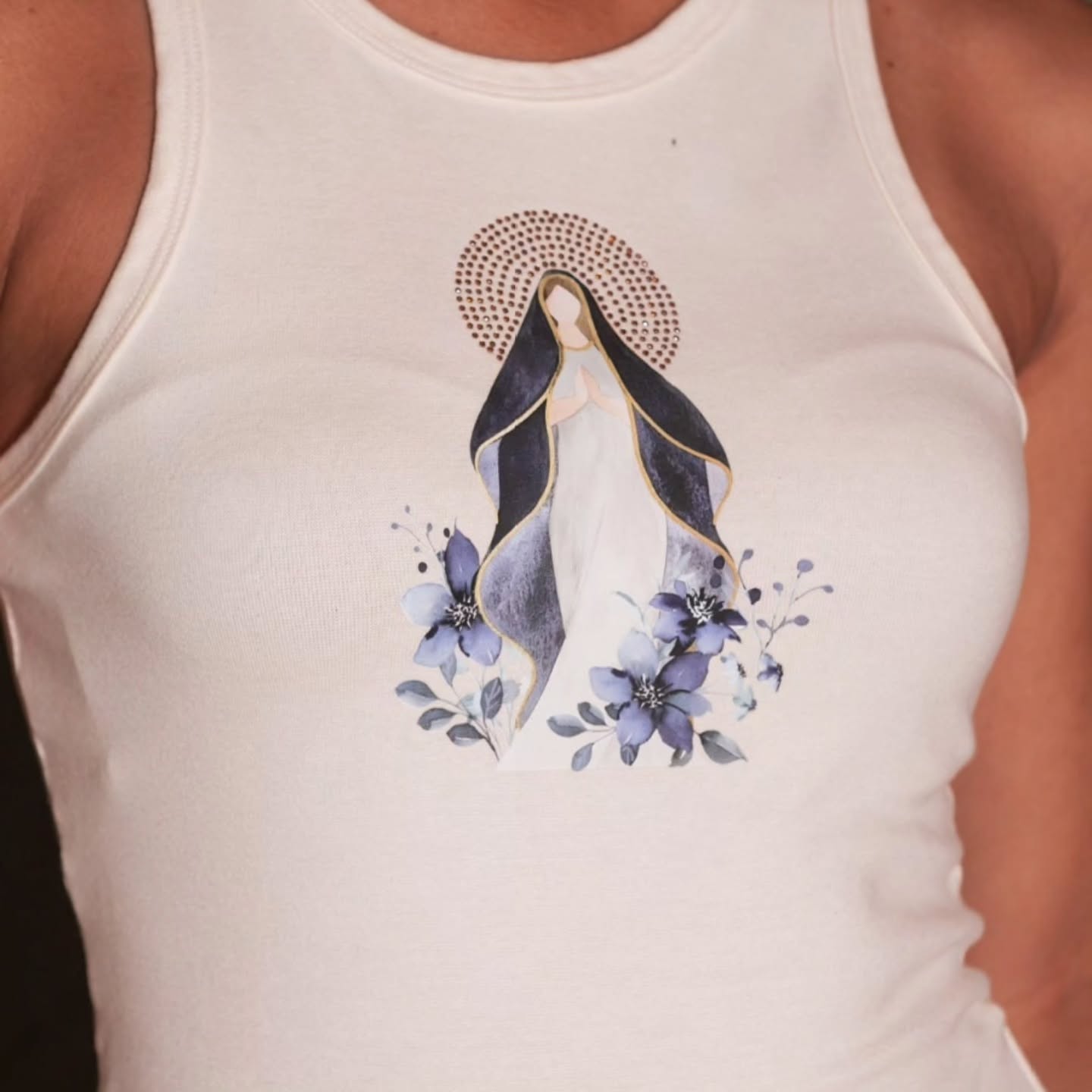 Look que une estilo, fé e atitude 🤎✨
Jeans perfeito no corpo com detalhe exclusivo + regata delicada que faz toda diferença… aquele combo que não passa despercebido! 🔥
Pra quem ama um visual country moderno, cheio de personalidade e significado 🙏🤠
Corre garantir o seu! 💙
#WestDust #EstiloCountry #Novidades #ModaCountry #LookDoDia VillaCountry