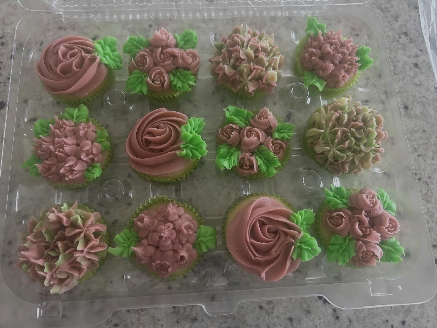 Floral cupcakes, but make them the main character đ¸â¨
Soft blush tones, delicate buttercream petals and every swirl piped with love-these arenât just cupcakes, theyâre edible art. Perfect for weddings, showers, or just when you want a dessert table to steal the show!
Because basic cupcakes could never đ
đť
Now booking custom orders đ
#floral #floralcupcakes #desserttable #weddingdesserts #sweetdetails