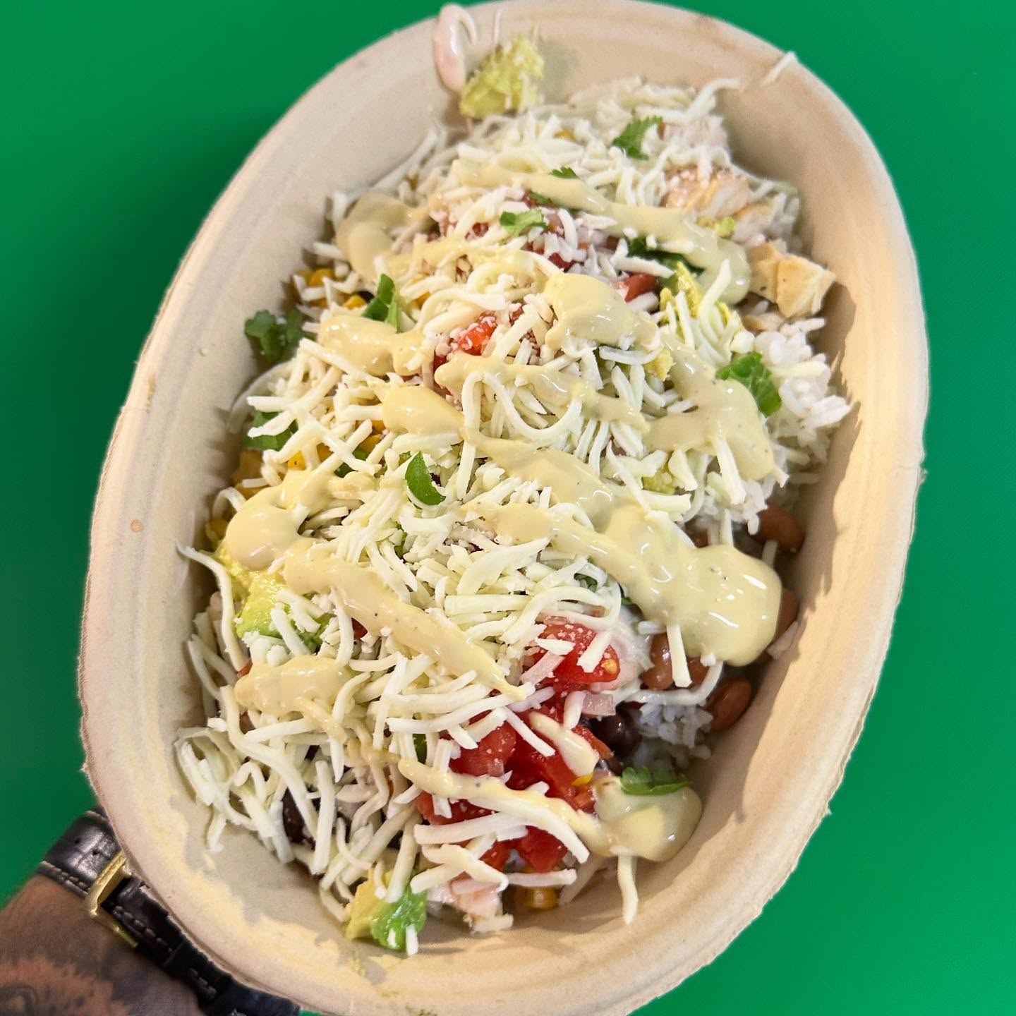 📣The wait is officially over! Come enjoy one of our bowls today! We simply cannot wait for you to show us your creations!♨️😋
@thefieldhousetexas @crossovertexas
#summerblends #summerblendscafe #bowls #greenstograins #healthyliving #healthy #healthyfood #yum #delicious #warmmeal