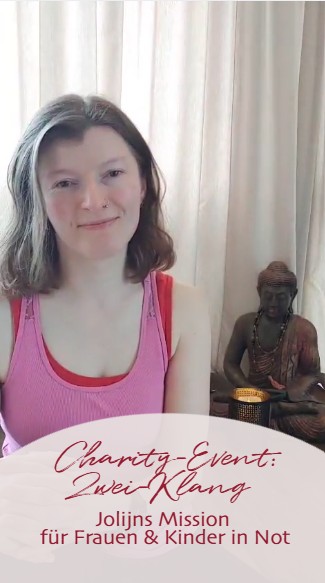 Charity-Event "Zwei-Klang" 🕊️✨
✨ Wusstest du, dass Klang die Kraft hat, Räume zu öffnen, die Worte allein nicht erreichen können?
🐣 Passend zu diesem Osterwochenende – einer Zeit der Hoffnung und des Neubeginns – möchten wir heute eine ganz besondere Herzensangelegenheit mit dir teilen. In diesem Video erzählt dir Jolijn, warum unser Charity-Event „Zwei-Klang“ am 12. April weit über eine gewöhnliche Entspannung hinausgeht.
🧘♀️ Für Jolijn ist dieser Abend nicht nur das Abschlussprojekt ihrer 500h Yoga-Ausbildung, sondern als Mutter eine tiefe persönliche Mission: Schwingungen der Liebe dorthin zu senden, wo sie am dringendsten gebraucht werden.
💖 Warum „Zwei-Klang“ mehr als nur Yoga ist:
▶Verbindung spüren: Gemeinsam mit deinem Baby tauchst du in die Welt der Kotamo- und Klangschalen-Klänge ein.
▶Resonanz schaffen: Wir nutzen Atem, Töne und Mantras, um nicht nur innerlich zur Ruhe zu kommen, sondern Gutes im Außen zu bewirken.
▶Hoffnung schenken: Der Abend ist kostenlos – doch deine Spende fließt zu 100% an den Verein „Frauen und Kinder in Not e.V.“.
✨ Gerade jetzt, in der Zeit der Erneuerung, laden wir dich ein, Teil dieses schwingungsvollen Kreises zu werden. Es ist ein Abend des Gebens und Empfangens – ein Geschenk an dich selbst und an Frauen und Kinder, die es gerade nicht so einfach haben.
🎶 Was dich erwartet:
▶Tiefenentspannung & sanfte Atemübungen.
▶Ein geschützter Raum für Austausch bei Tee.
▶Gemeinsames Wirken für den guten Zweck.
📅 Wann: Sonntag, 12. April 2026 | 19:00 – 21:00 Uhr
📍 Wo: Yogaraum Ravensburg
🎟️ Eintritt: Kostenlos (Spendenbasis)
👉 Anmeldung: Sichere dir deinen Platz direkt über den Link in unserer Bio!
(Hinweis: Im 1. Trimester bitte vorab Rücksprache mit Arzt oder Hebamme halten.)
👇 Welche Schwingung möchtest du heute in die Welt senden? Schreib es uns in die Kommentare oder teile diesen Beitrag, um Jolijns Projekt zu unterstützen! 🤍🤝
#yogaraumravensburg #charityevent #klangentspannung #schwangerschaft #ravensburg #frauenhelfenfrauen #zweiklang #yogaliebe #ostern2026