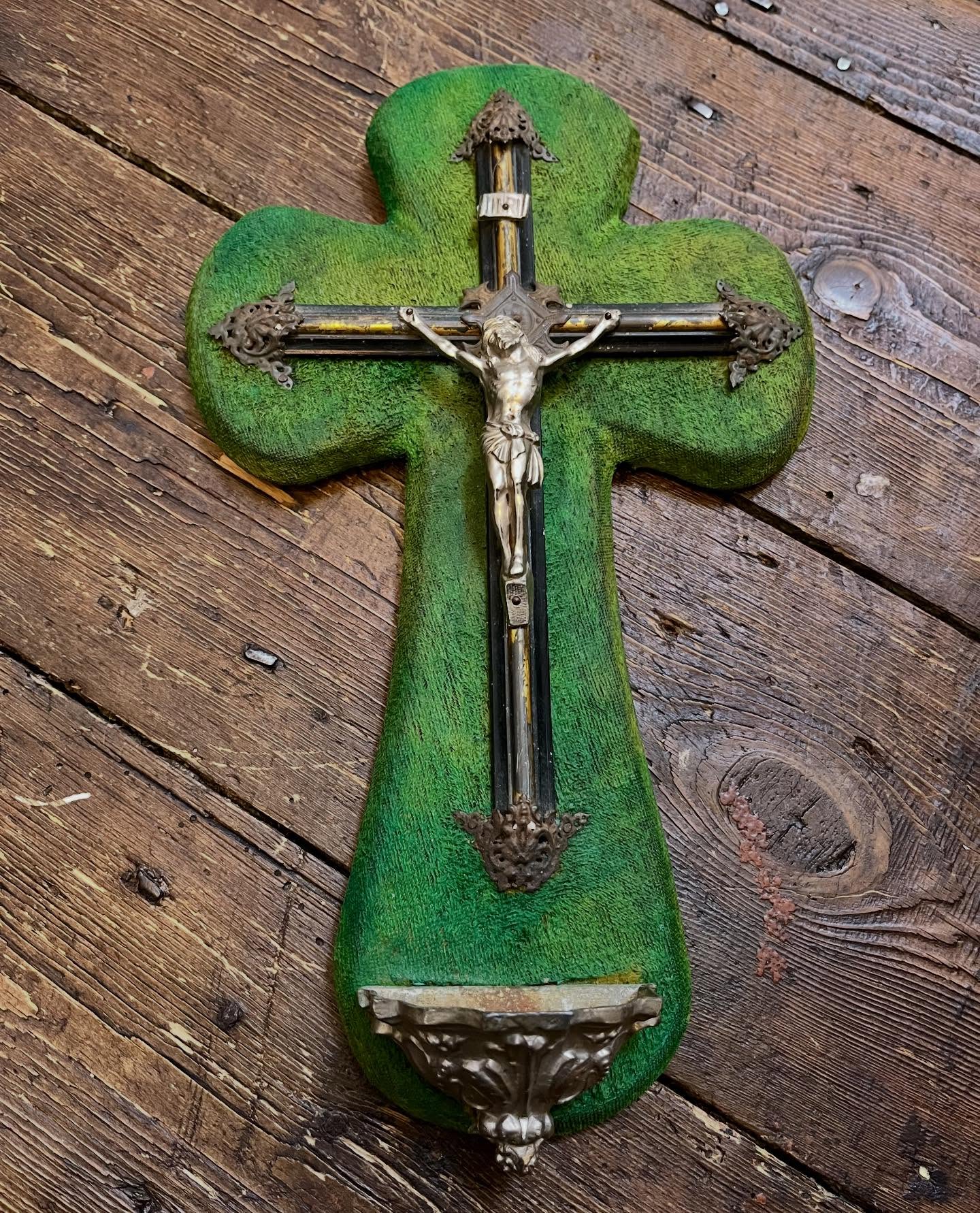 A glorious GREEN VELVET Crucifix / Holy Water Font.. I donโt think Iโve had a green before, theyโre usually red! Message me if youโd like a price x #crucifix #holywater #font #antiquevelvet #religiousantiques
