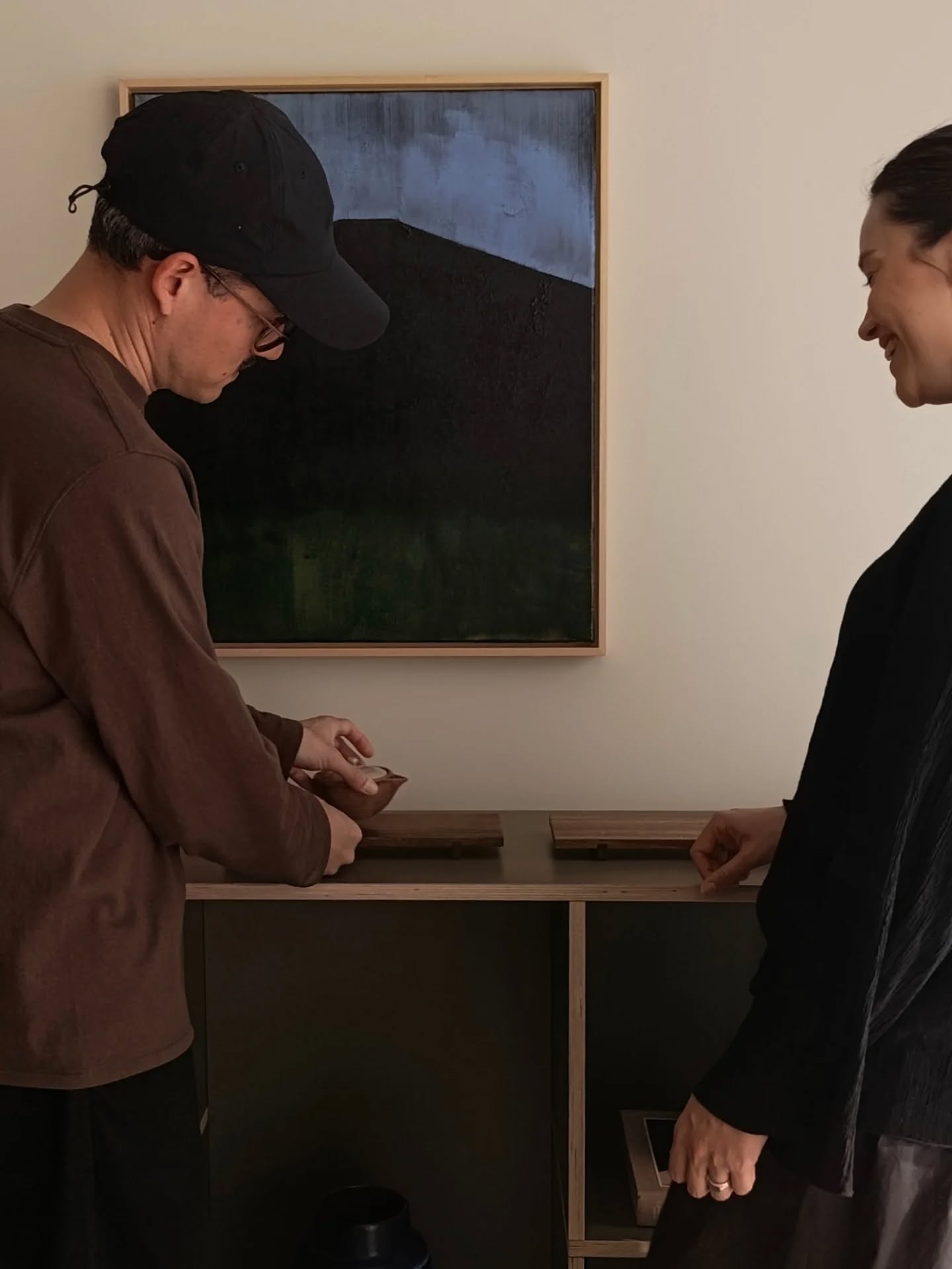 Over time, I’ve become less interested in spaces that seek attention through excess, and more interested in spaces that excite the mind in a quiet way.
Spaces that speak differently the moment you step inside. Spaces designed around the people living in them, and shaped through materials formed by hand. Spaces rooted in deep values, not trends. Spaces made to be lived in, and to grow alongside their people.
This, for me, is The Teahouse.
Yes, it feels striking from the very first moment.
But its real effect deepens with time.
It stays with you long after you leave.
Today, I visited Chloë, Jordi & Yoji again.
Just for tea, nothing to do with the project.
The home is the same, yet different.
It has shifted from being a beautiful vessel into a truly lived environment. Still calm, still precise, still beautiful. But somehow more real. Gently marked by use, and by the gradual extension of their lives into it.
Thank you for having me, Chloë & Jordi.
Thank you for playing with me @yojiouttolunch
I’m grateful to be able to return, and to be part of your story.
—
Project: The Teahouse
Best, The Netherlands
Interior Architecture & Design @minimuc.design / Photography & Videography @chloealyshea + @mokyokay
•
#MINIMUC
#SensoryArchitecture
#MaterialDrivenDesign
#ResidentialArchitecture
#QuietLuxuryInteriors