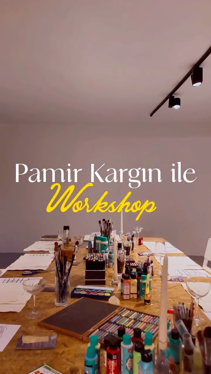 Geçtiğimiz akşam, tam da hayal ettiğimiz gibi geçti.
Renkler, sohbet, yeni insanlar ve akışta üretmenin o iyi gelen hali... 🎨
Bu akşamı bu kadar güzel yapan herkesle aynı masada olmak çok kıymetliydi 🤍
Pamir Kargın ile birlikte, böyle bir akşamda buluşmak çok güzeldi. Devamı gelecek! 🥂
Bir sonraki workshop'larımızı kaçırmamak ve bizimle bu masada üretmek için bizi takipte kalmayı unutma!
@pamir.kargin