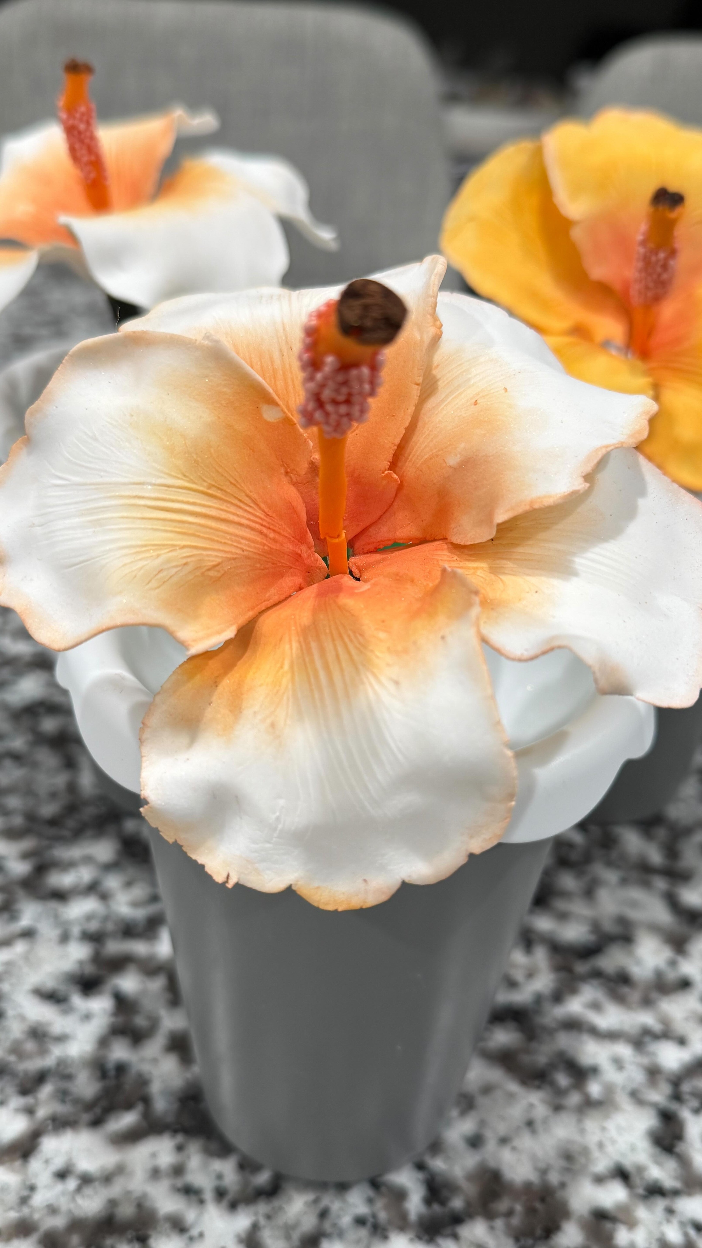 Preparation is key 🌺
This one is gonna be a beauty …. Stay tuned
😉😊
#cake #edibleflowers #beauty #prep #business