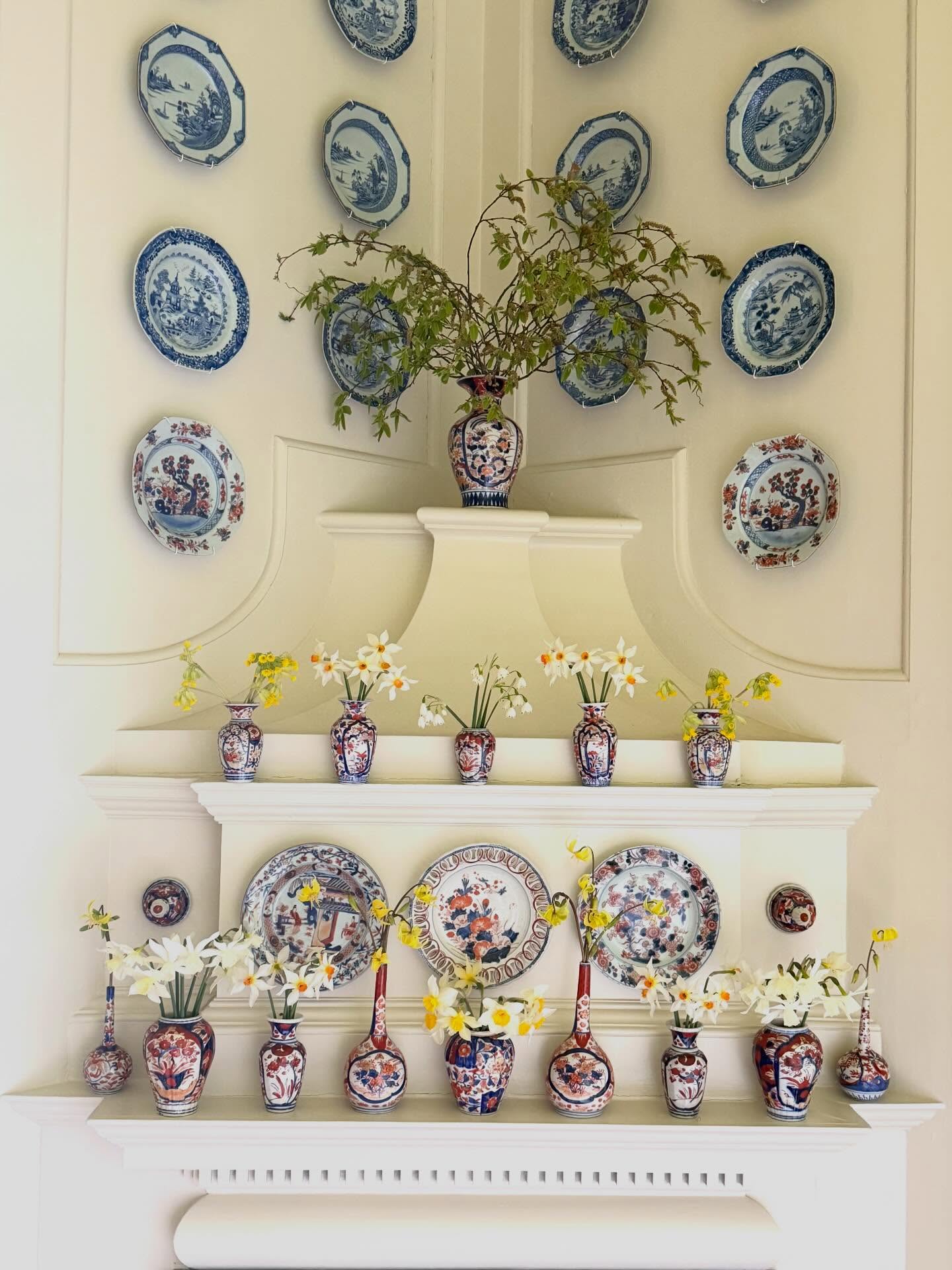Spring flowers in the bathroom I created recently using old deft tiles that were here at Houghton plus antique plates and Imari vases that I have collected over the years #erythroniumpagoda #narcissus #cowslip