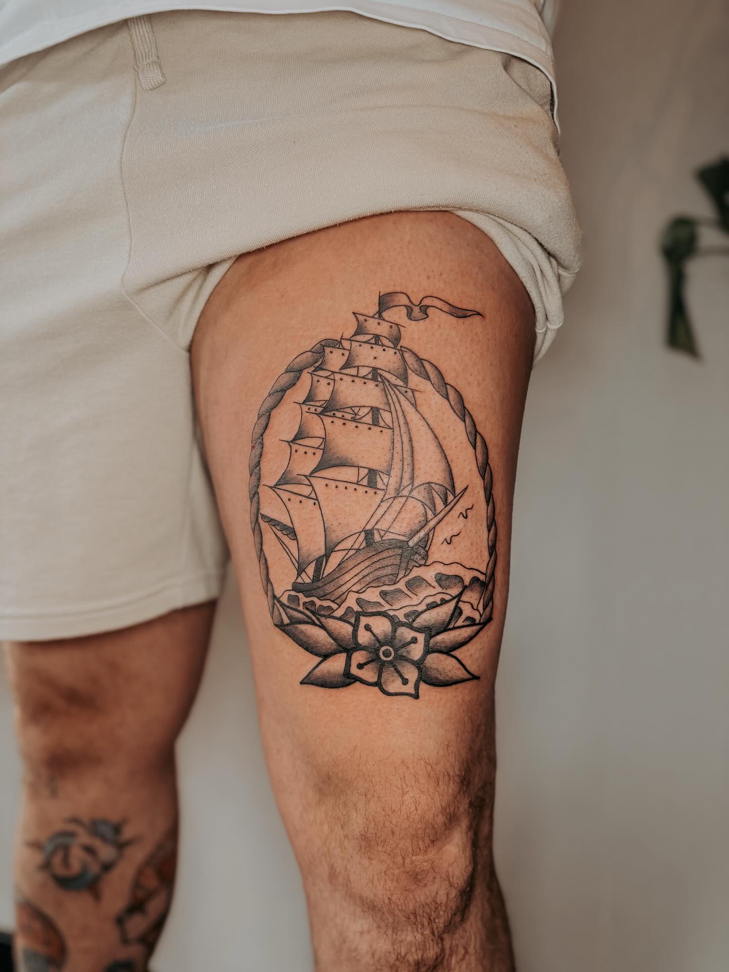 Thick lines & bold shading for this american traditional piece ⛵️