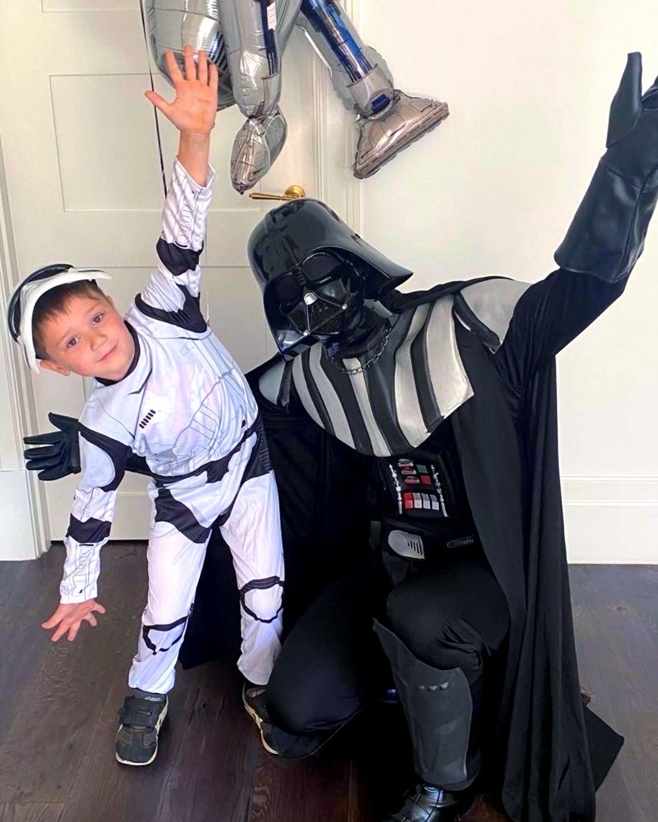 This is your sign to throw the COOLEST party in the galaxy with Little Party Faces 🚀✨
We promise to bring the magic 💫