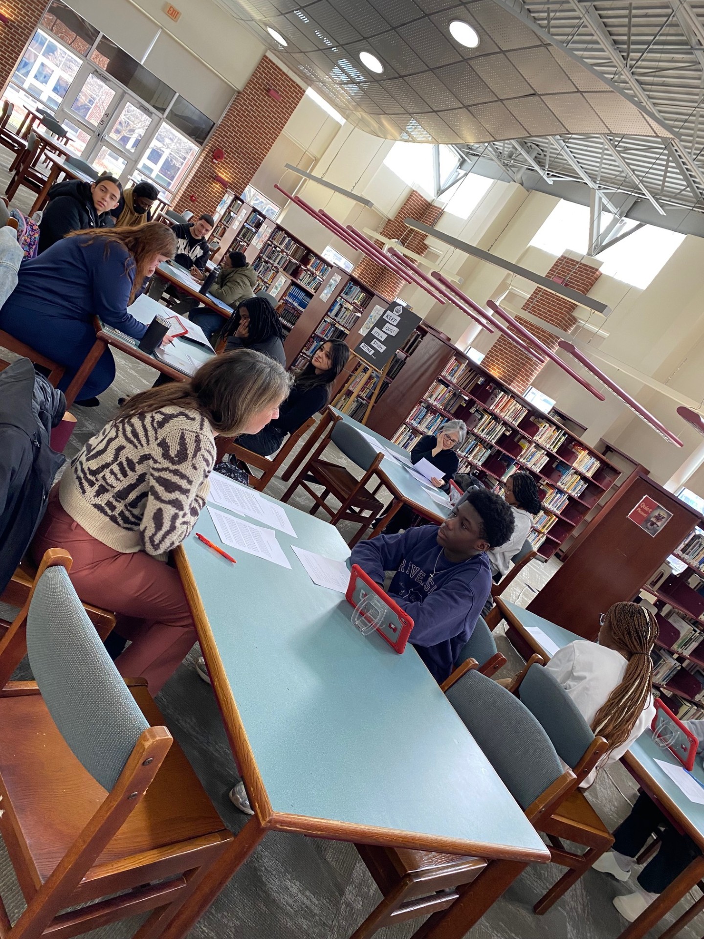 ✏️🎓 Last month, Generation Next Easton High School Juniors had the opportunity to share their college admission essays with community professionals during our College Essay Editing event.
The students demonstrated incredible vulnerability, confidence, and authenticity by sharing their personal stories, working through their writing, and reflecting on their pathways.
We are so thankful for the 13 volunteers who joined us from Georgian Court University, Moravian University, Lafayette College, University of North Carolina Charlotte, East Stroudsburg University, Just Born Inc., and our Community Action Lehigh Valley planning team. These moments would not be possible without volunteers who believe in student voice and access to opportunity.
A special thank you to Redner’s for donating water; Herr’s for providing chips; and O’Brien’s Really Good Food Co. for delivering delicious chicken sandwich lunches that kept everyone energized.
We are incredibly proud of our students and grateful for the community that continues to support them. 💙
#GenerationNext #StudentVoice #CommunityActionLV #CollegeAccess #CommunitySupport #EssayEditing #FirstGenStrong