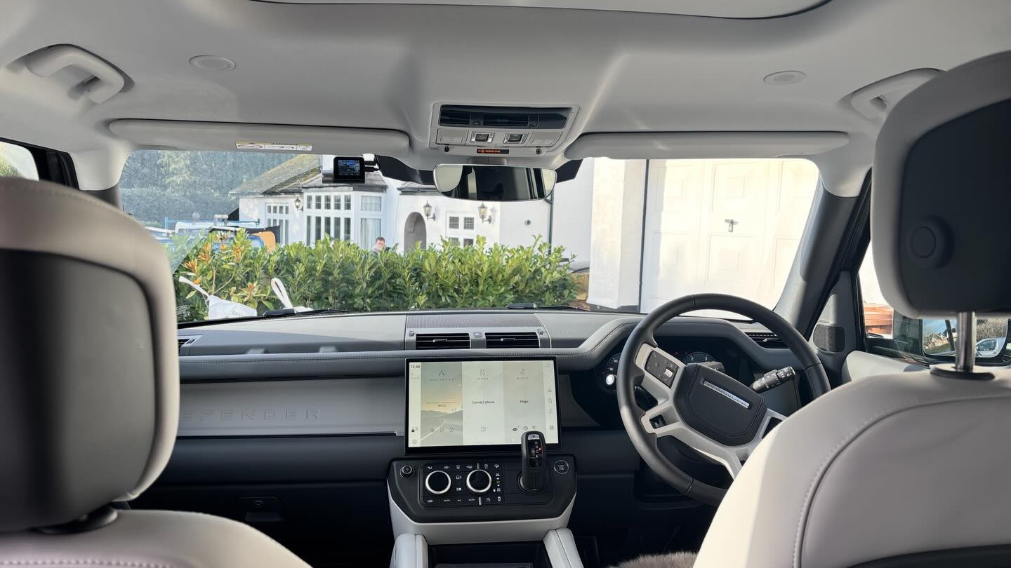 New Landrover discovery dash cam install.
70mai system hardwired