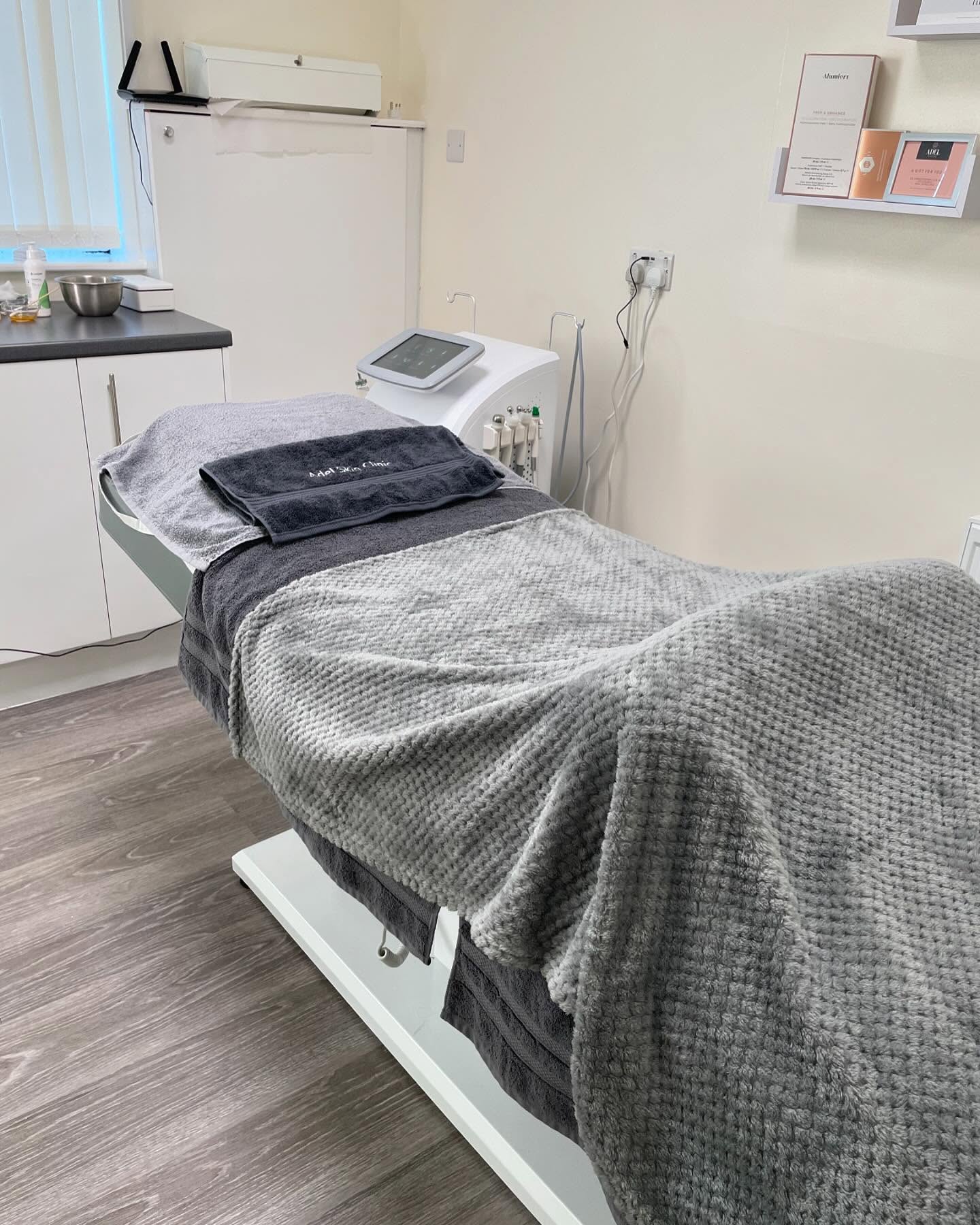 🌿✨ Transform Your Skin! ✨🌿
✨ Step into serenity at our clinic and let your skincare journey begin! 💆♀️💖 Picture yourself sinking into this blissful bed, ready to experience our luxurious Hydr02Facial.
💧💥 Hydrate, rejuvenate, and glow like never before! Say goodbye to dullness and hello to radiant skin! 🌟
📆 Book your appointment today. Your skin deserves it!
#Hydr02Facial #SkinCareRoutine #GlowUp #SelfCareSunday #SkinClinicBliss