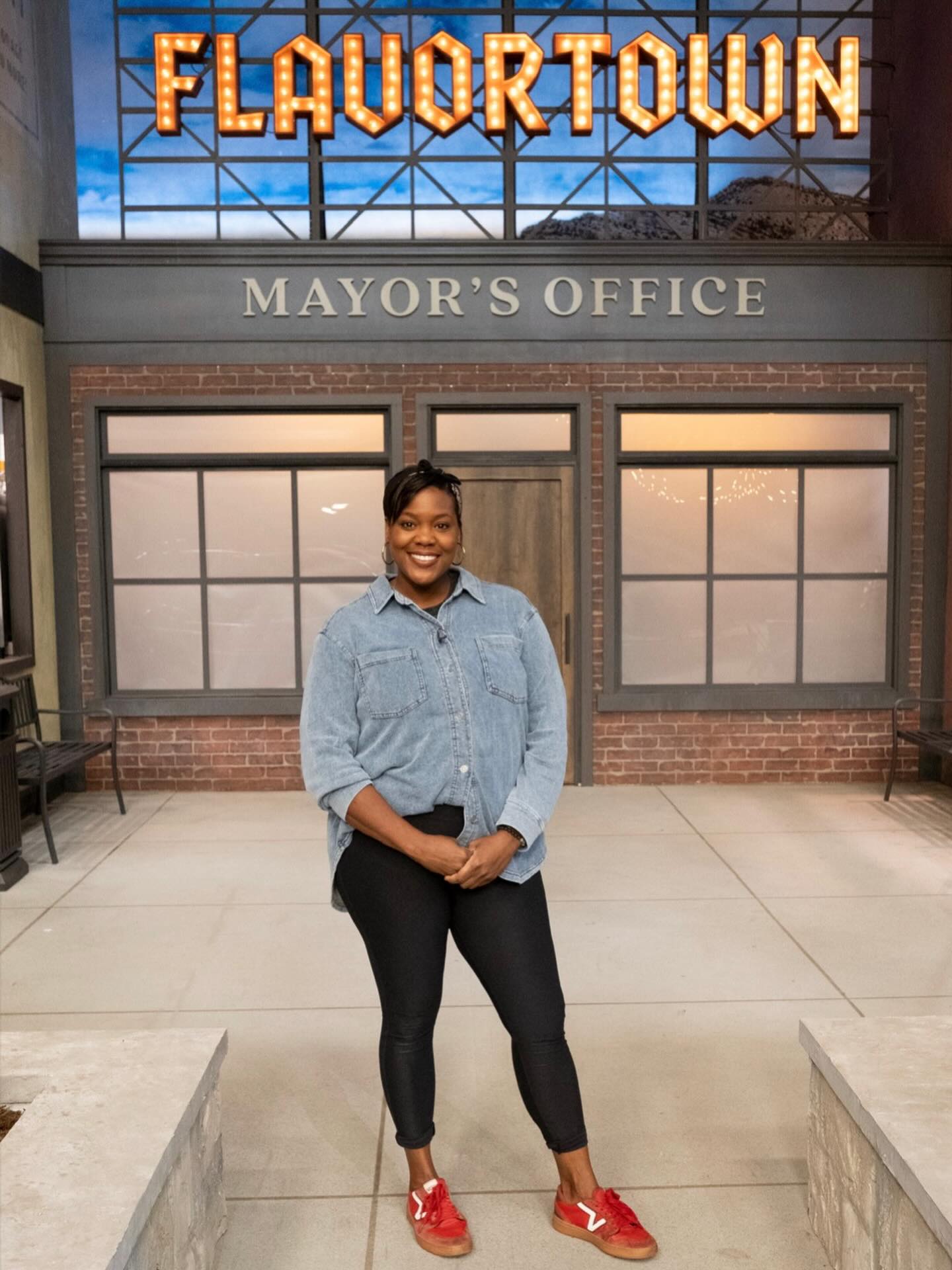 I visited Flavortown and had a friendly Food Fight with some amazing chefs!! @chefadamgreenberg @saba_wahid
Tune into @foodnetwork to watch a new episode of Flavortown Food Fight this Wednesday April 1st at 9pm et/pt to watch the friendly battle!
Big shout out to @guyfieri for inviting me to Flavortown! Thank you!
@jettila @chefsawyer