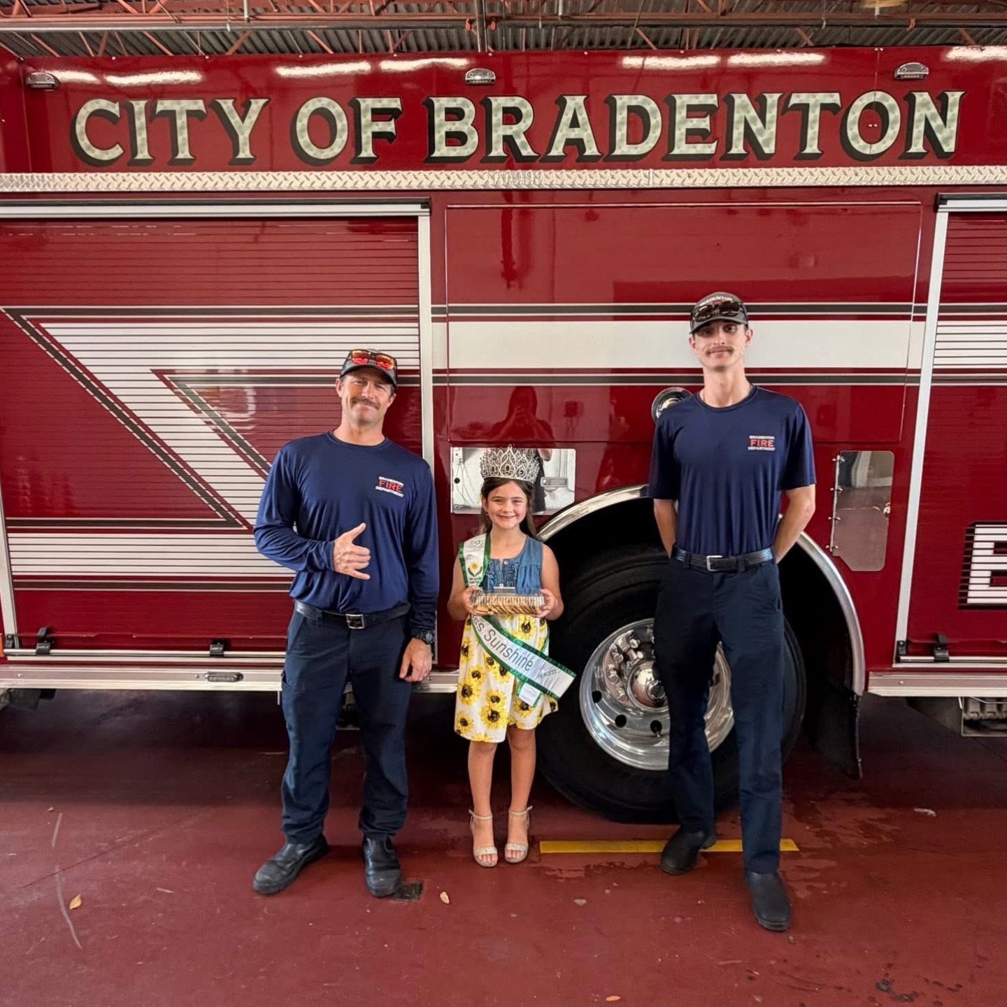 🚒🍪 Sweet treats for our local heroes! 👑
Miss Sunshine Charity Pageant Princess Queen Roxanna had the sweetest day spreading sunshine at the City of Bradenton Fire Station. She loved delivering cookies to the firefighters and thanking them for all they do for the community.
Roxy also enjoyed a special behind-the-scenes tour of the station learning all about the fire trucks and seeing where firefighters work and live during their shifts. It was such a fun and memorable experience!
#MissSunshineCharityPageant #SpreadingSunshineThroughKindness #CommunityHeroes #SunshineInAction #QueensWithPurpose ThankYouFirstResponders CommunityService