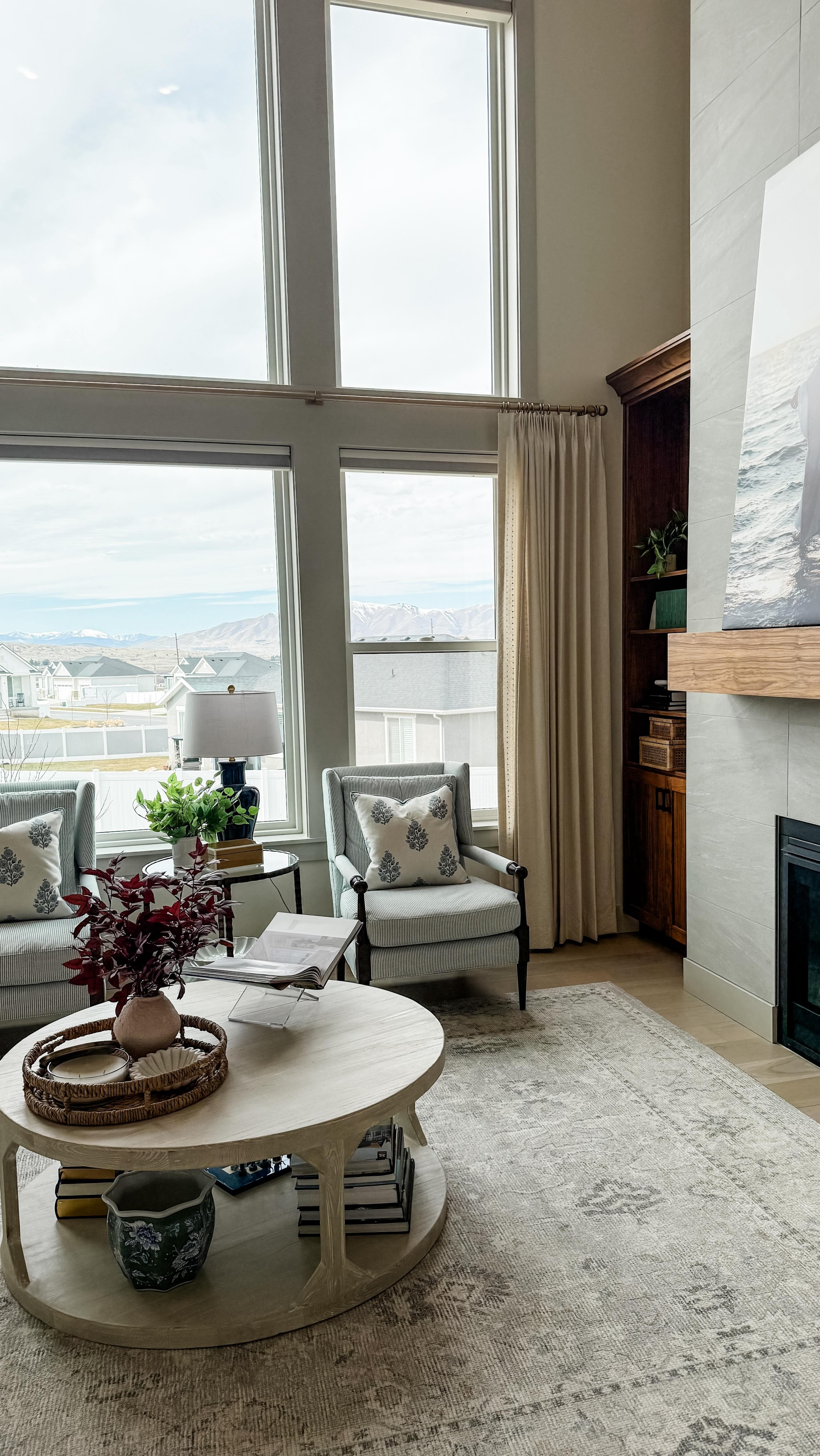It’s all in the layering.
From the foundation pieces to the finishing touches, we brought in pattern, texture, and tone to create a space that feels warm, lived-in, and cohesive. A well-balanced palette lets each element shine while still working together beautifully. #livingroom #livingroomdesign #livingroominspo #livingroomideas #traditional