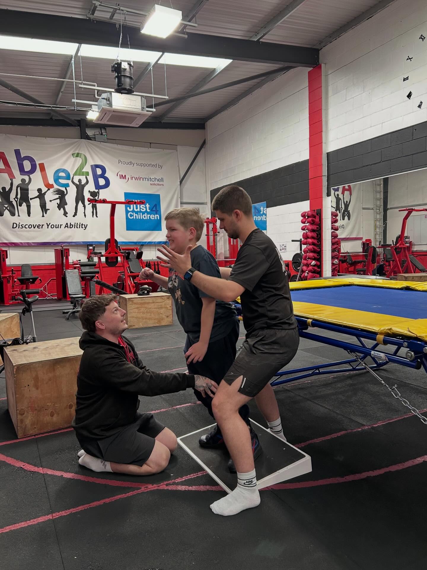 We are so thankful to the @able2bnorwich team who have worked tirelessly with Nathanael for the past two years. You are such an amazing dedicated team. Nathanael has made such incredible progress in strength and coordination and continues to work on balance and walking which we know will come one day! Thank you guys 👊🔥❤️
#strengthinsuffering #able2b #braininjurysurvivor #nevergiveup #gymlife