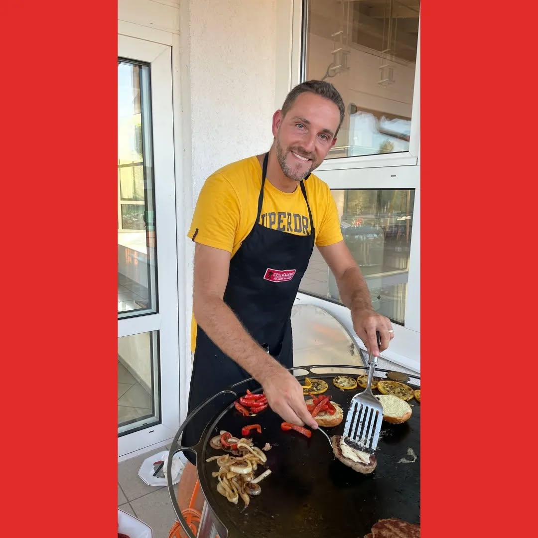 Gestern fand unser diesjähriges Vereinsfest unter dem Motto "TCE Gaudi" statt. Es gab leckere Burger, eine Geschicklichkeits-Olympiade und viele schöne Momente. Gemeinschaftlich mit viel Engagement der Mitglieder war es ein großartiger Sommerttag, den wir gemeinsam verbringen durften. Vielen Dank an alle Helfer!!!
