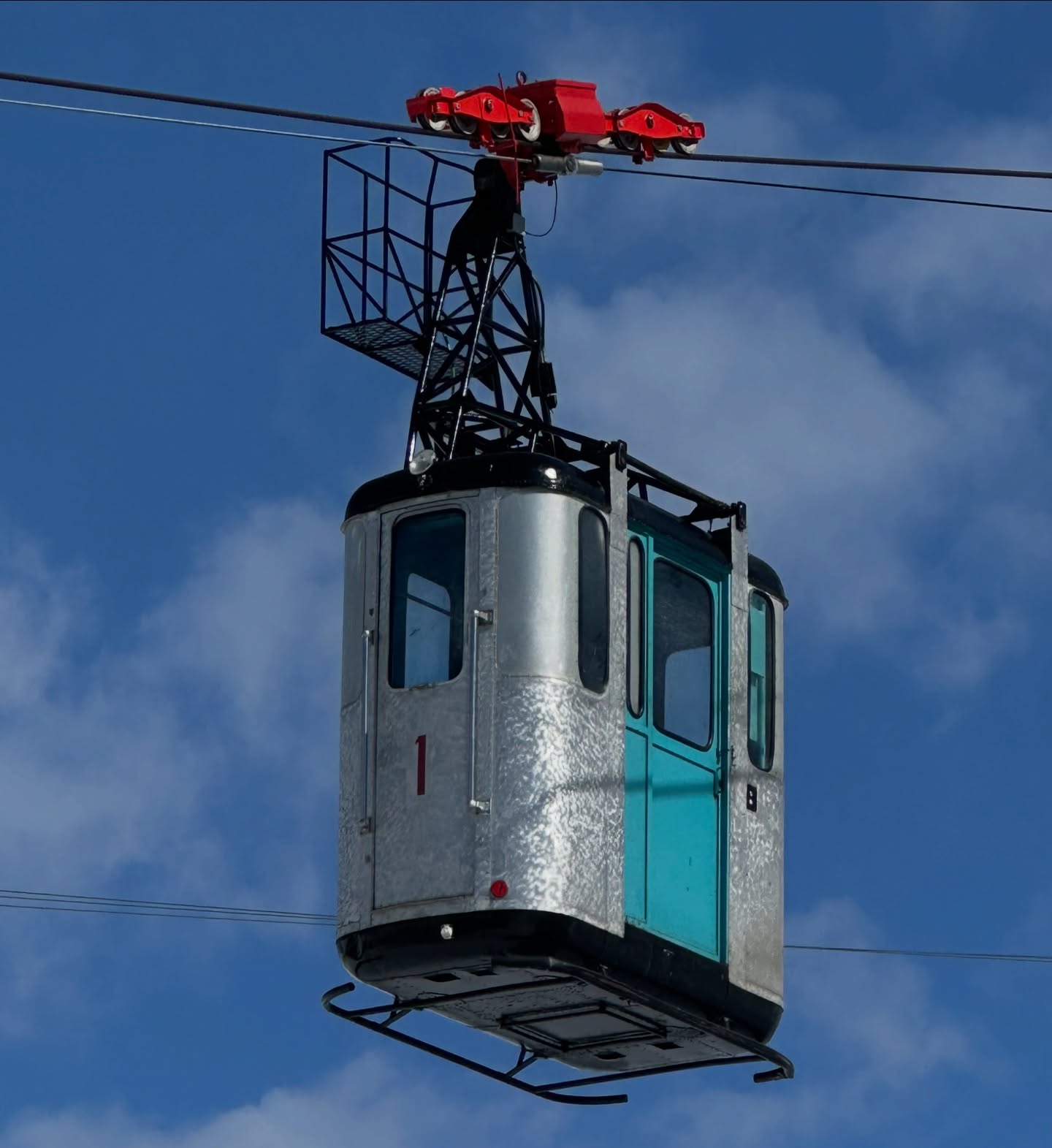 Day 4 with the team from @lunawave.retreats
@henaff_off
#snowboarding