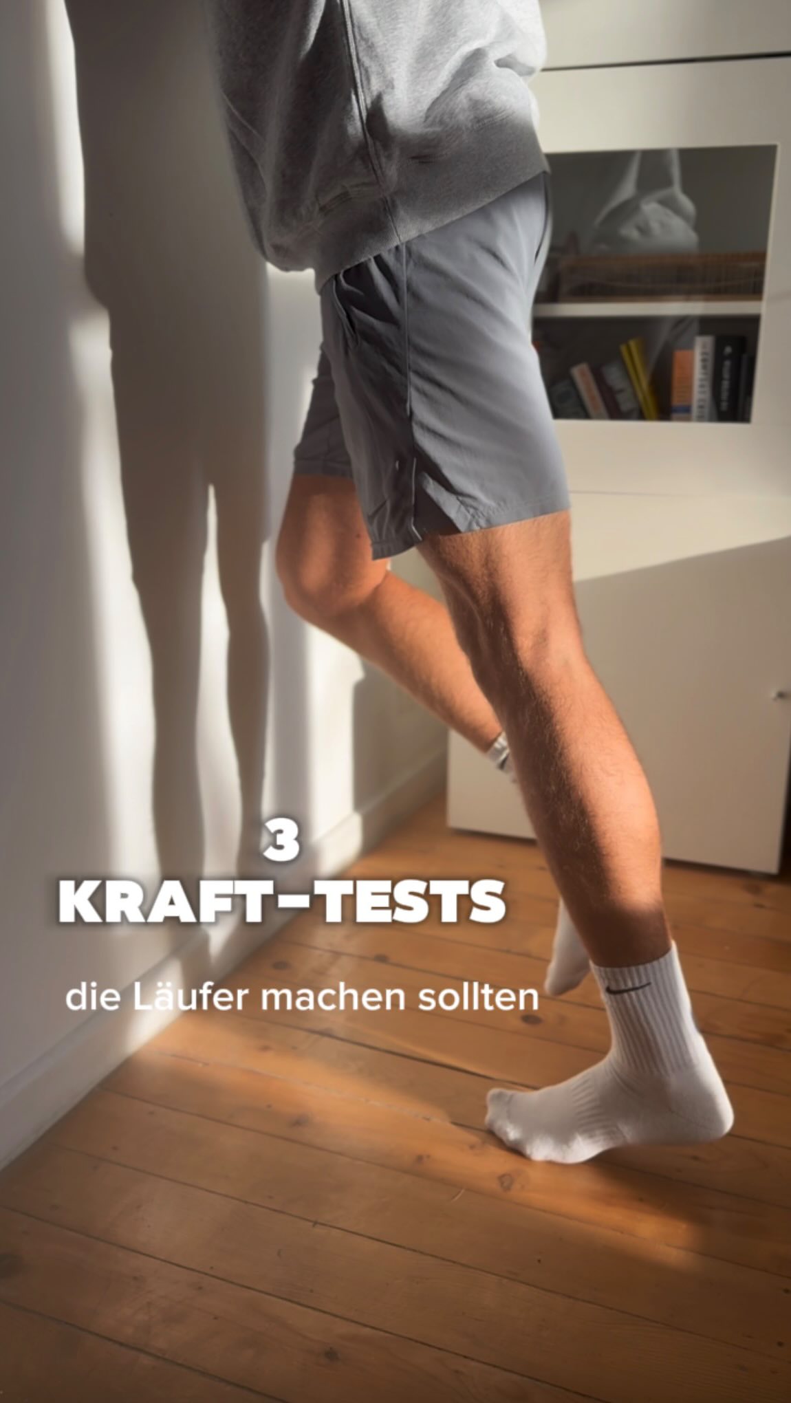 Jeder Läufer sollte diese drei Krafttests machen ‼️
Tests sind nicht da, dich zu bewerten Sie sollen dir eine Idee geben, wo du eventuell Schwachstellen oder sogar Unterschiede zwischen links und rechts hast.
Diese 3 Tests sind Basic Krafttests, die ich regelmäßig mit Läufern und Läuferinnen in meiner Arbeit nutze. �• Einbeinige Wadenheber�• Einbeiniger Hamstring Hold�• Single Leg Box Squat
Auf diesem Account hier teile ich regelmäßige Tipps, Übungen und Workouts, wie du deine Kraft und Stabilität verbessern kannst.
Also folge mir um nichts zu verpassen. ✅