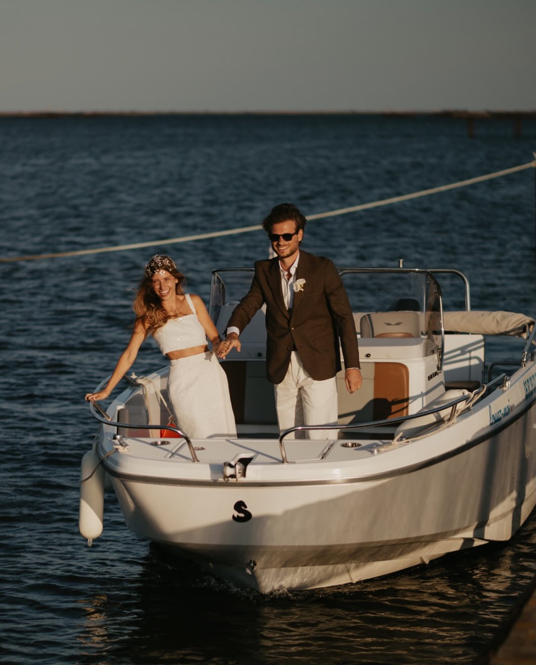 Cap sur la saison 2026! Dans deux jours c’est le tourbillon de la vie qui reprends! Les rires, les larmes d’émotion, les good vibes et les yeux qui pétillent. Les sunset, les fêtes endiablées, le soleil sur la peau, les concerts & festivals, les sorties entre amis… je suis définitivement une fille de l’été. Trop happy & excitée 🤩