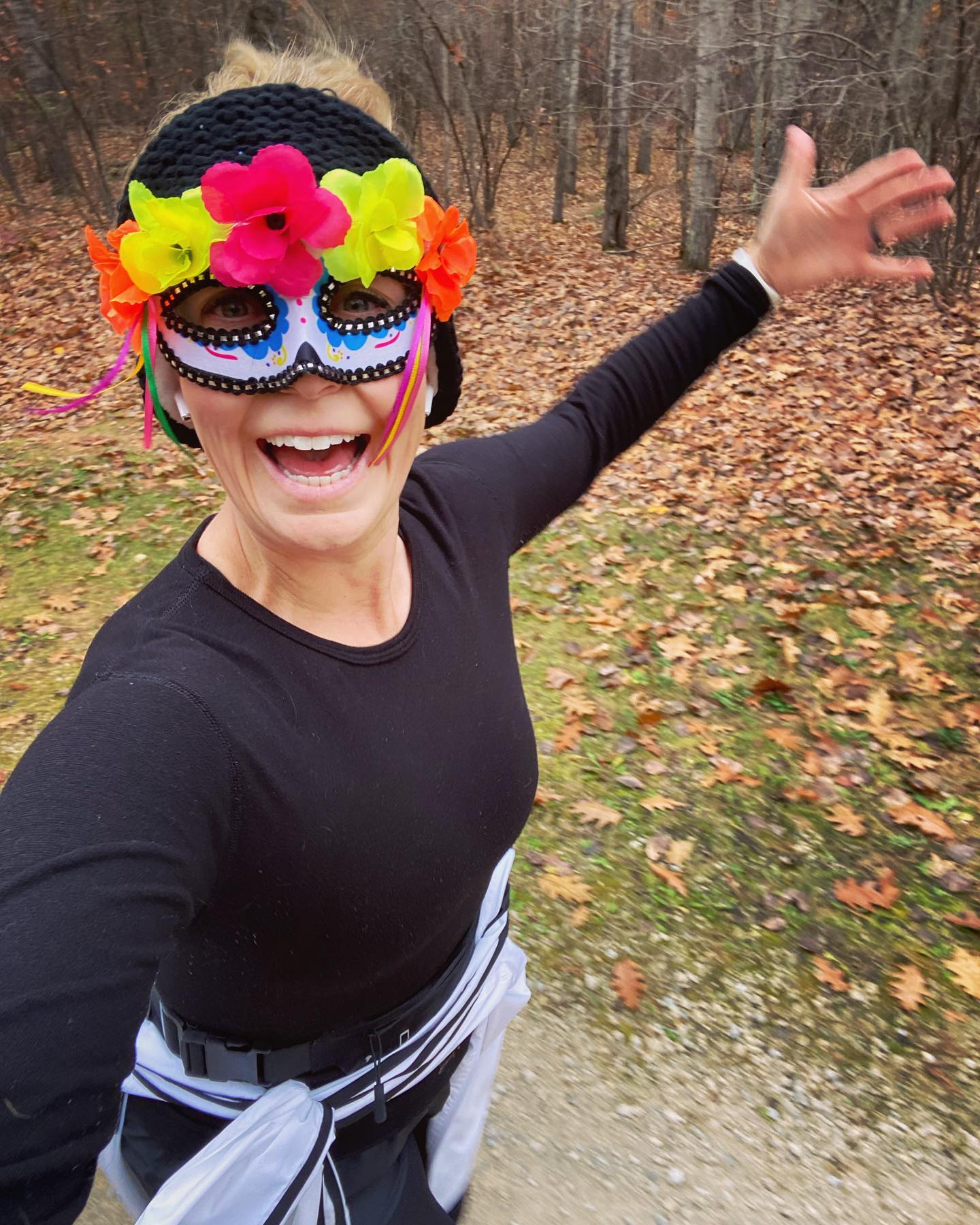 HAPPY HALLOWEEN 🤩🍁👻🍂🎃
•
I started out the day with a beautiful 5k trail run through the reforestation camp hosted by Stump Farm trail races and the @ashwaubenon_nordic ski team. I wasn’t used to the hills, but when a doe and fawn went across the path right in front of me, it was a sign to keep on going 🥰. Just one foot in front of the other and you eventually get across the finish line 🤷🏼♀️ #imaginethat . Also, knowing there’s a @hinterlandbeer waiting at the end will always put a little more hustle in my shuffle 😉.
We couldn’t have asked for more perfect weather, it was such a crisp, beautiful fall morning with the sun peeking out from behind the clouds.
I have such gratitude for my body allowing me to move, feel, sweat. With so much sickness going around I’ve made it a commitment to work my lungs each day as much as the rest of my body. Keep breathing, keep pushing, keep taking care of your body and it will take care of you 🤍✨ #attitudeofgratitude
•
#trailrace #5krun #roadto26 #iam1stphorm #transphormation #lymedontkillmyvibe #halloweenrun #travelwisconsin #titletown