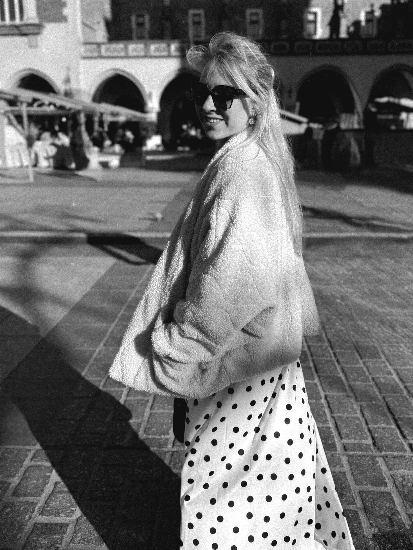 22:15 Uhr: Keine Aufklärung einfach ein neues Lieblingsbild von mir, dass meinen aktuellen Gemütszustand perfekt einfängt: leicht, glücklich, schmerzfrei und zufrieden.
Irgendwo in #krakau! 🫰🏼🤍✨
#kracow #ootd #endometriose #vintage