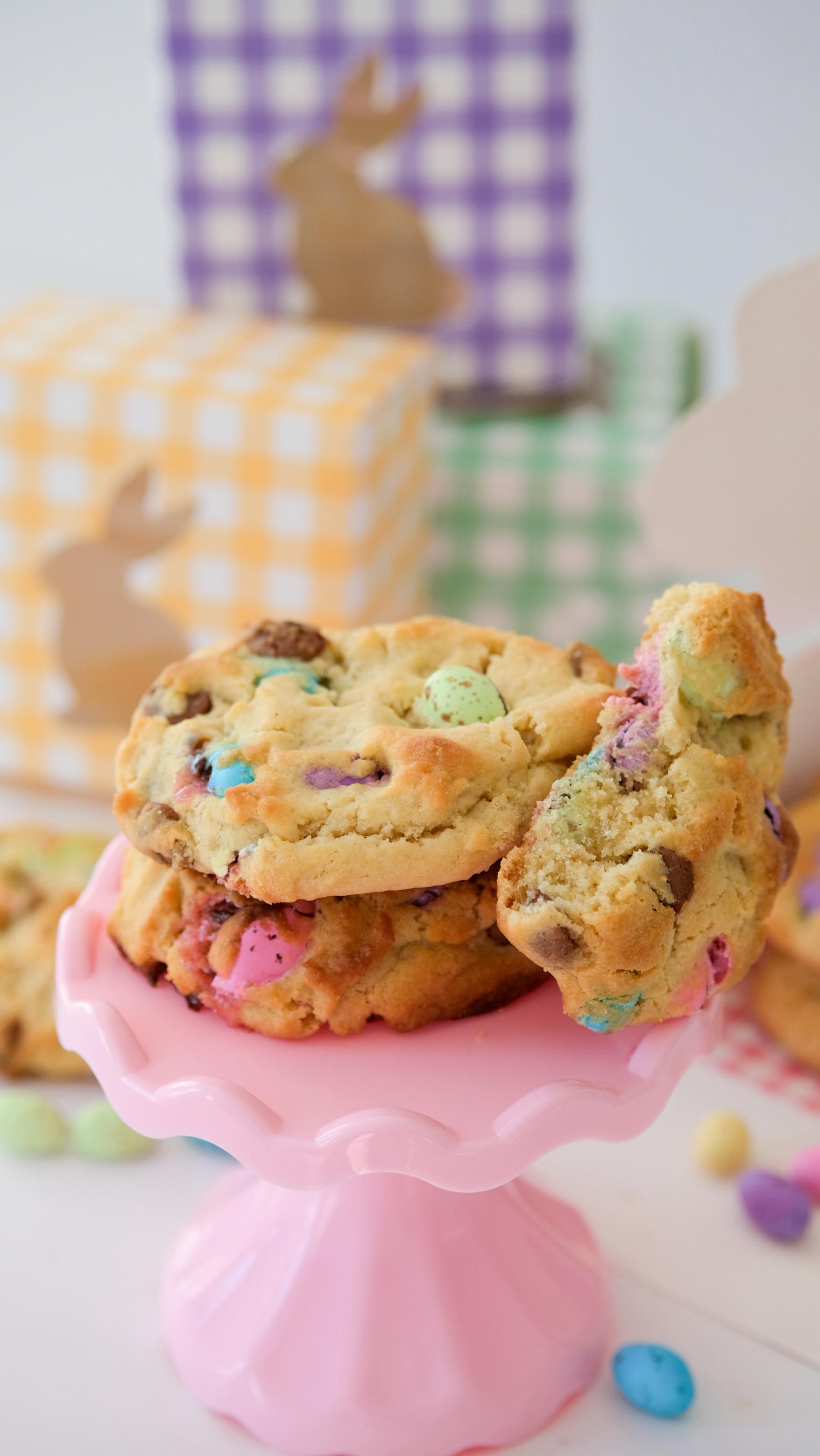 Speckled egg chocolate chip cookies 🍪
Now say that 5 times fast 😂
#chocolatechipcookies #eastercookies
