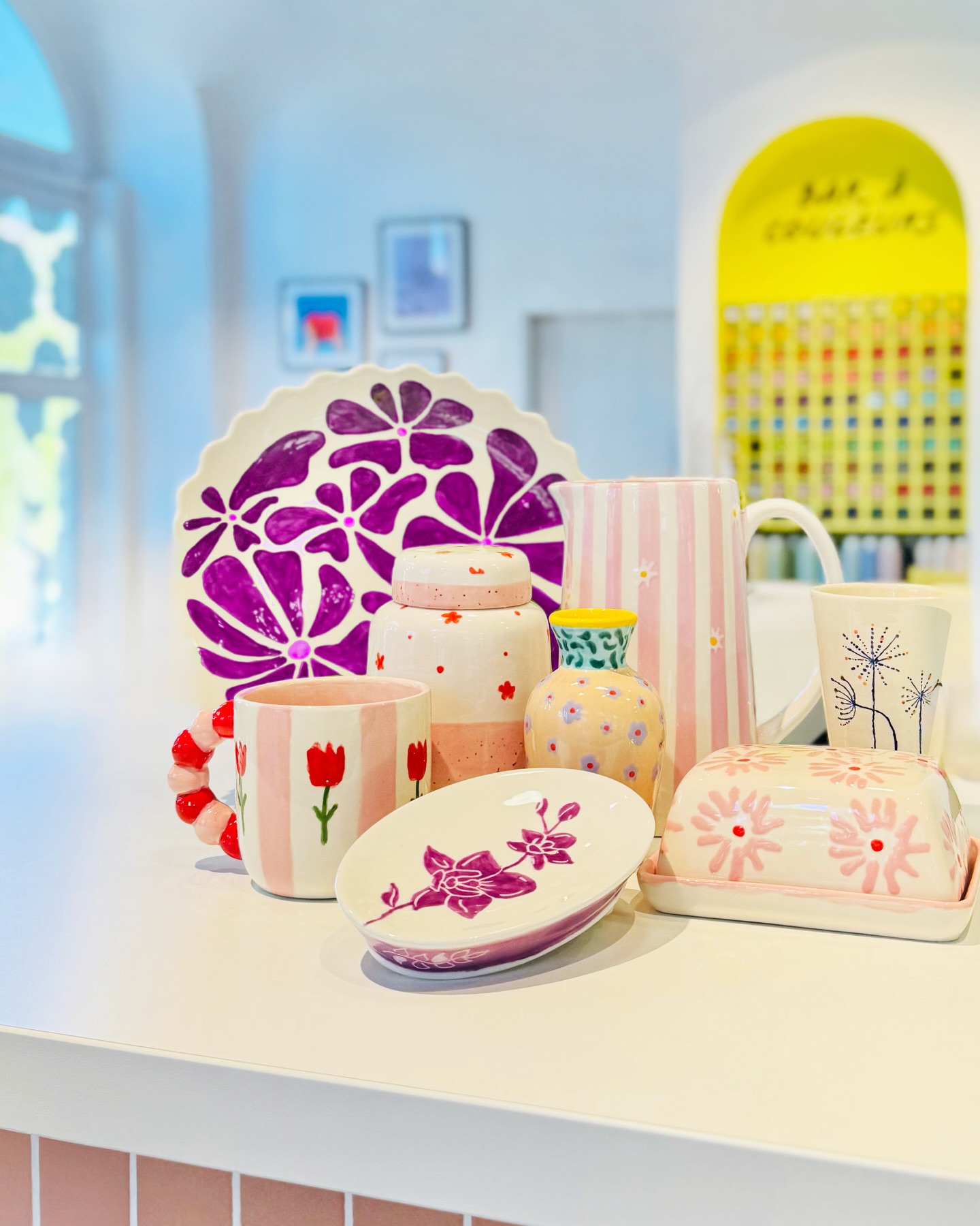 ♥️✨ Le Manifik en fleurs ✨🌸
Des pétales délicates, des bouquets colorés, des détails tout en finesse…
Aujourd’hui, on vous partage quelques créations de nos clients qui ont laissé éclore leur créativité autour d’un thème qu’on adore : les fleurs 🌼
Chaque pièce est unique, pensée et peinte avec soin… et surtout, réalisée avec le cœur ♥️
Et si c’était à votre tour de laisser éclore le Manifik en vous ?
Réservez votre séance de peinture sur céramique directement sur manifik.fr et venez créer votre pièce unique … qui ne fanera jamais 🌷
céramique, peinture sur céramique, atelier créatif, Strasbourg, activité créative, idée sortie, DIY, loisirs créatifs, poterie, peinture sur porcelaine, atelier artistique, fleurs, motifs floraux, décoration personnalisée, création artisanale, fait main, moment créatif, activité en famille, activité entre amis, Manifik Ceramic Café, flowerinspiration, idée sortie Strasbourg, motifs floraux
#manifikceramiccafe #ceramique #peinturesurceramique #strasbourg #diy