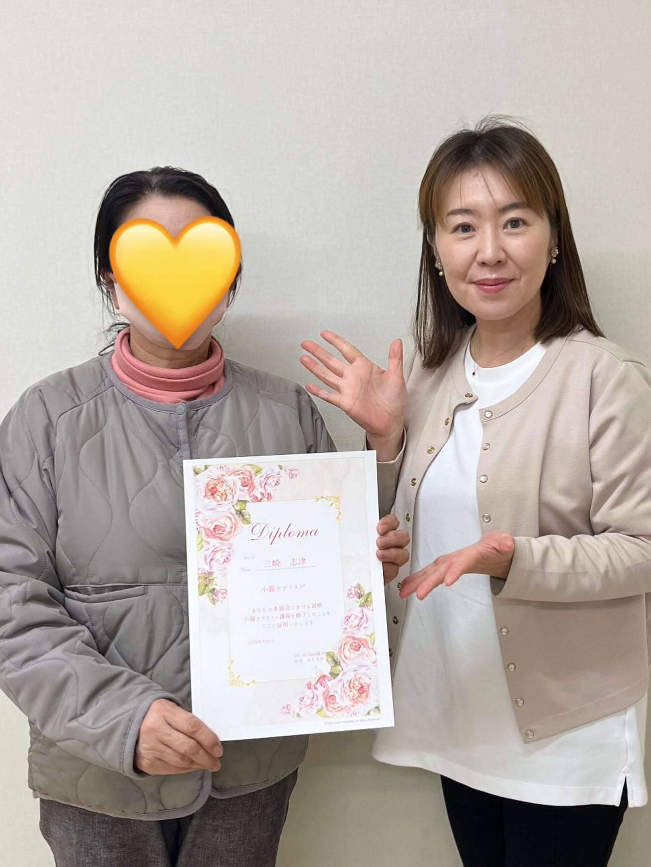 小腸ケアリスト®︎No.016
佐賀県に
小腸ケアリスト®︎誕生です🎊
8期生の三崎さん♡
@sagami51
腸改善アドバイザーに続き
小腸ケアリスト®︎も見事合格です💯
三崎さんは
私のサロンがオープンした時からの
大切なお客様…
何年も通ってくださり
昨年、ご家族の為にと
勉強をスタートされました!
元々サロンのお客様が
こうやって
小腸の魅力に惹かれ
大切な方だったり
ご自身のために
最終的に学ばれる方も
数名いらっしゃいます
長年
サロンにて
小腸に特化した腸もみを
受けてくださってたので
感覚を捉えるのが早く
お忙しい中でも
座学に実技共に
しっかりと
自分のものにされました✨
大切なご家族のため
必要とされてる方のために
腸改善アドバイザー
小腸ケアリスト®︎
として
これからのご活躍が楽しみです✨
三崎さんのアカウントはこちら💁♀️
@sagami51
よろしくお願い致します🫶
🌿🌿🌿🌿🌿🌿🌿🌿🌿🌿🌿🌿🌿🌿🌿🌿🌿
当協会では小腸の素晴らしさ、大切さを広める活動をしております!腸は腸でも小腸✨
もちろん大腸も大切ですが、何よりも小腸が大切なのです。
まだ知られていないこの事を1人でも多くの方に伝えたく
育成コースを作りました。
腸改善アドバイザー
小腸ケアリスト
この2つの資格で
自分だけではなく
周りの大切な方
そして
お仕事としても活かせる資格です
一家に一台ではありませんが
一家に一人、正しい腸活の事を知ってる方がいれば
未来は大きく違います。
私たちのこのカラダは、ご先祖様からずっとずっと繋がってます。これからも続くカラダを、良い状態で繋げる為にも
やはり『小腸』だ!と私は確信しております✨
ぜひ、小腸の事を知り、学んで
今あるココロとカラダの不調がさよなら👋をし
新しい自分
これからの未来
に向けて一緒に仲間になりませんか?
募集中です
資格が気になる方は
まずはzoomにて個別説明会を実施中!
ご希望の方はDMをお待ちしております♡
鳥栖からどんどん発信するよ!
鳥栖から九州へ
九州から全国へ
全国から世界へ
小腸ケアリスト®︎増やしていくよー✨✨✨
#小腸ケアリスト®︎
#腸改善アドバイザー
#資格#資格取得
#chonohana協会
