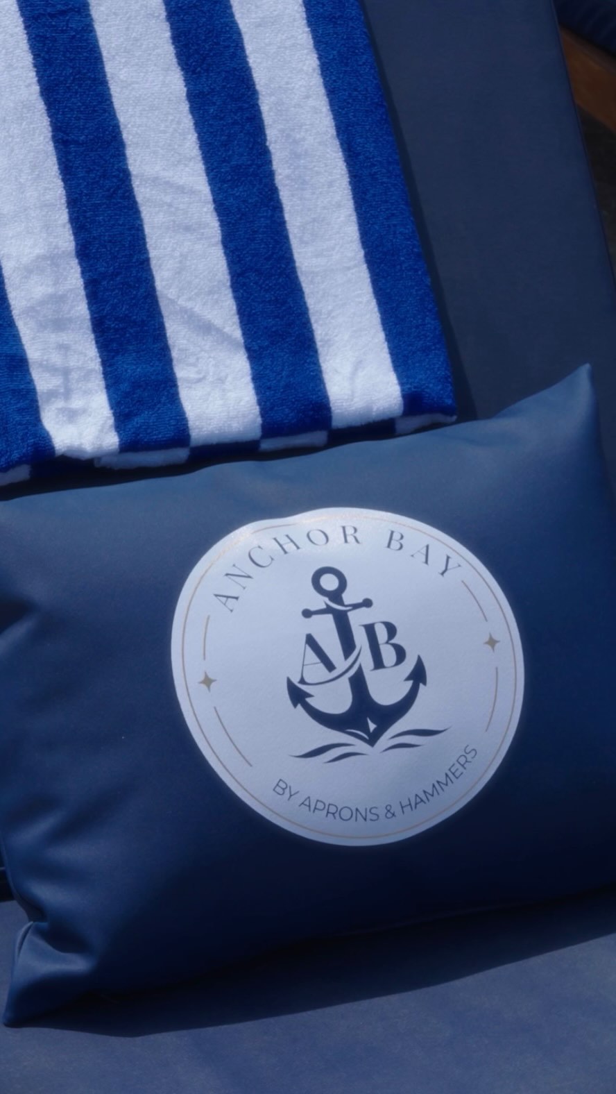 From sunlit tables to after-dark glow.
The rhythm shifts, the mood deepens, glasses refill, conversations carry, and the night settles in effortlessly.
#AnchorBaybyApronsAndHammers