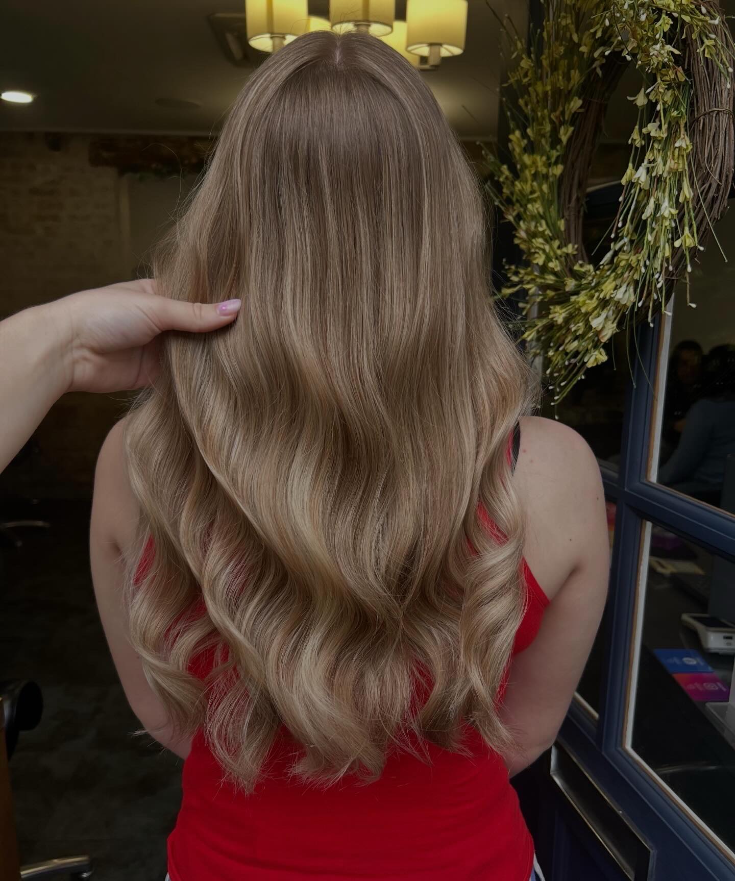 Full blonde balayage transformation ✨
We kept a soft, natural root to create a seamless grow-out, blending into creamy, dimensional blonde tones through the mid-lengths and ends. Carefully placed balayage pieces were used to add brightness while still maintaining depth and movement, avoiding any harsh lines.
Finished with a gloss to enhance shine and tone, leaving the hair looking healthy, reflective, and that perfect buttery blonde 🤍 Styled with soft waves to really show off the blend and dimension throughout.
Low maintenance, high impact blonde 💫
Created by Eliza and Daisy