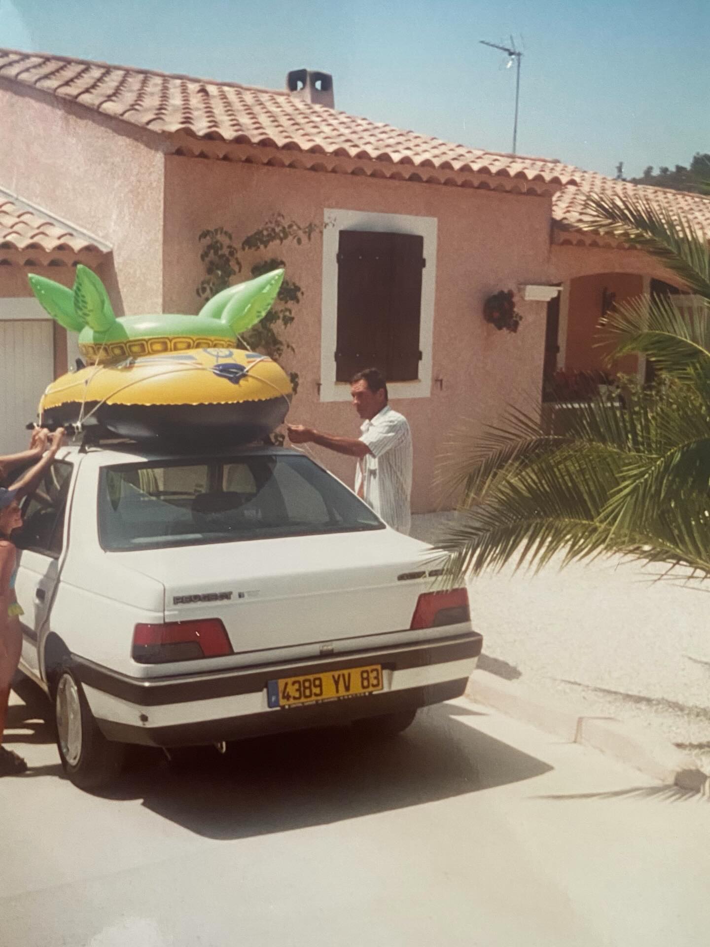 French summers smells like suntan cream and mimosa flowers 🌞 - Pépé preparing the car for La mer 1999