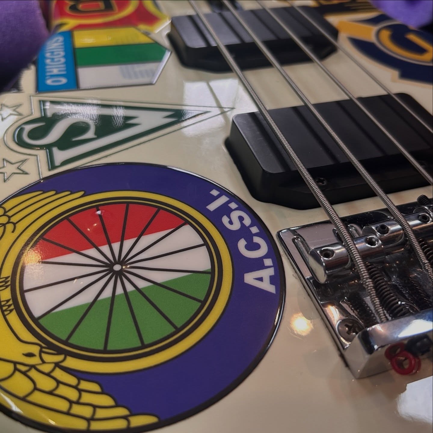 #jorgegonzalezleyenda Bass tributo #yamahamotionb2 nos visita para estar operativo en su próxima presentación.#Bass #basssetup #guitarworkshop