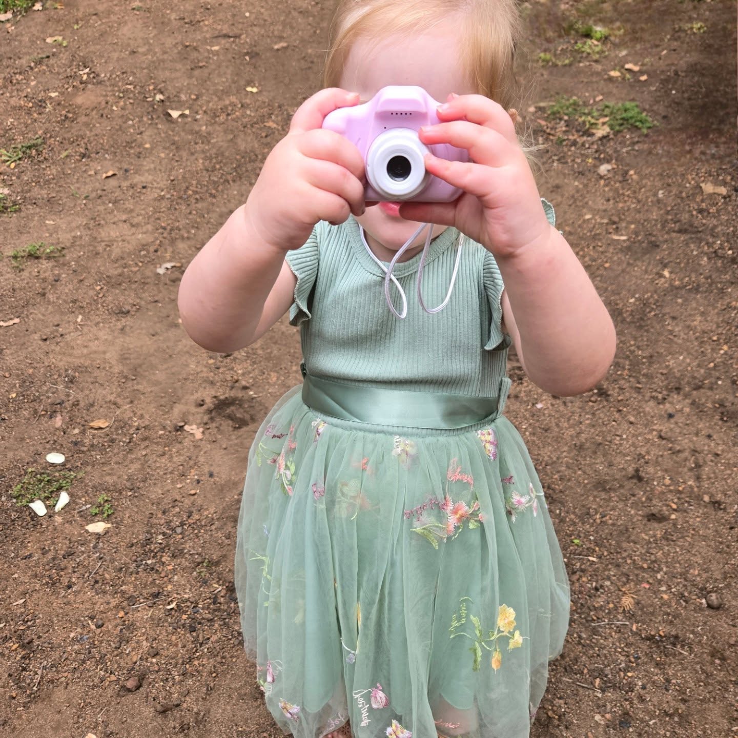 Kids in your wedding party !
What a splash of cuteness they can add to your special day.
This little poppet nailed her flower girl duties - petals and all ! Here she is taking her own real photos after her special duties were done -niece to the bride - almost 3 years old 💞
#margaretriverwa
#celebratelove
#2025bridetobe
#2026bridetobe
#2025groom
#2026groom
#flowergirl
#weddingparty
#celebrantsouthaustralia
#travellingcelebrant