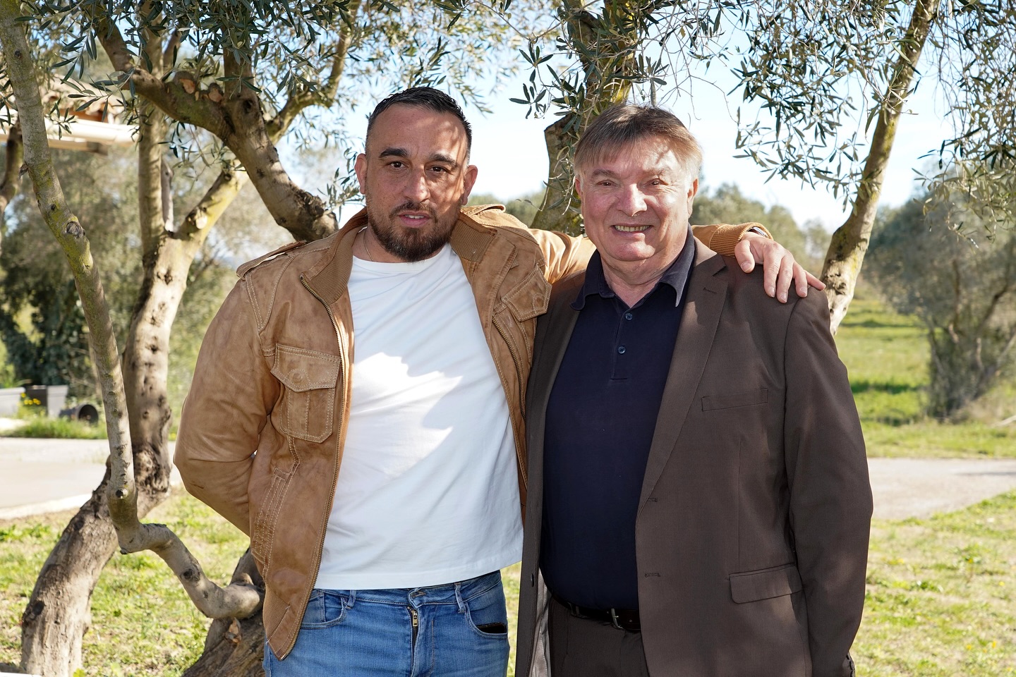 Nos élus viennent à votre rencontre pour échanger, écouter et partager avec vous :
👉 Dès le 𝗺𝗮𝗿𝗱𝗶 𝟳 𝗮𝘃𝗿𝗶𝗹, retrouvez vos référents de hameaux :
📍 𝗕𝗮𝗶̈𝘀𝘀𝗲𝘀 - 𝗔𝗹𝗴𝗲𝗰𝗼
🗓️ Tous les 1ers mardis du mois
🕕 De 18h à 20h30
👤 Avec 𝘗𝘢𝘵𝘳𝘪𝘤𝘬 𝘚𝘈𝘕𝘛𝘖𝘕𝘐
☎️ 06 29 88 73 16
📍 𝗩𝗮𝗹 𝗱𝗲 𝗦𝗶𝗯𝗼𝘂𝗿𝗴 – 𝗦𝗮𝗹𝗹𝗲 𝗽𝗼𝗹𝘆𝘃𝗮𝗹𝗲𝗻𝘁𝗲
🗓️ Tous les 1ers mardis du mois
🕓 De 16h à 18h30
👤 Avec 𝘉𝘳𝘶𝘯𝘰 𝘋𝘈𝘝𝘐𝘋
☎️ 06 67 89 82 62
💬 Une question ? Une idée ? Une remarque ?
C’est le moment d’échanger directement avec vos élus, de partager vos besoins et de contribuer à améliorer votre quotidien.