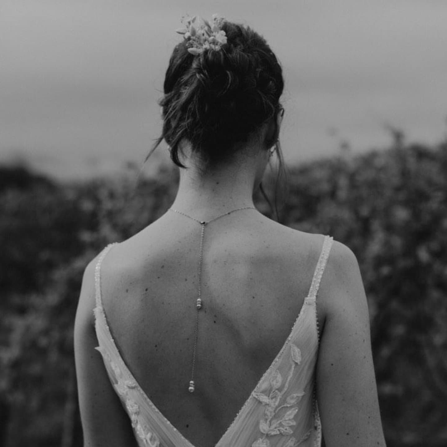 Un immense merci aux mariés pour le partage de ces photos 🫶🏻✨👰🏻♀️
Sixtus réalisés pour la mariée dans les tons pêche et blanc, ils rayonnent sur elle 🍑🤍🍑
Chaque accessoire est conçu avec passion pour sublimer ces instants magiques ✨😍💐
#accessoiremariage#fleurssechees#mariage#mariagesuisse#fleuristesuisse#weddingflowers#suisse#vaud#creatricesuisse#weddingsuisse#weddingswitzerland#