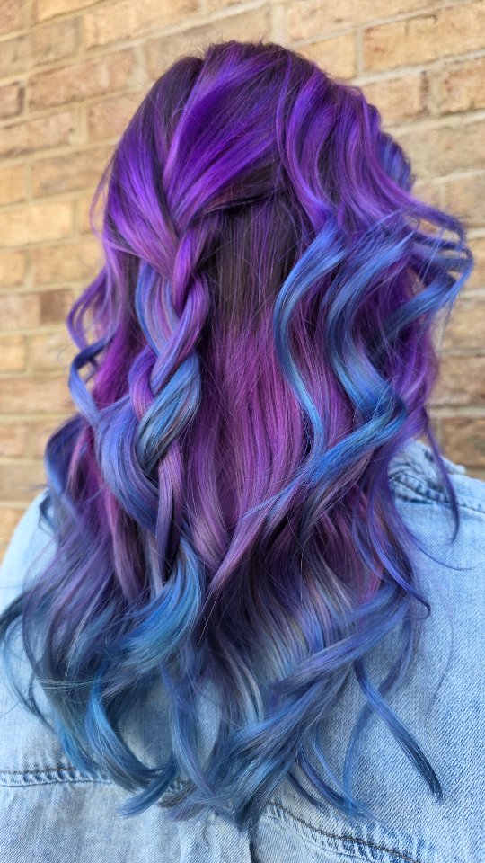 Ive had the pleasure of doing the most incredible colors lately 🥵😍
We decided to split this hair appt up into 2 sessions. She came in the first week for heavy highlights to blend her roots in for an easier grow out.
Then she came in for the colorssss 🔥
Pastels are gorgeous, but unfortunately they dont last very long. As these colors fade, she will have pastel hues of the same pallete. This allows her have the best of both worlds!
.
.
.
.
#clthairstylist #monroehairstylist #indiantrailhairstylist #monroehairsalon #indiantrailsalon